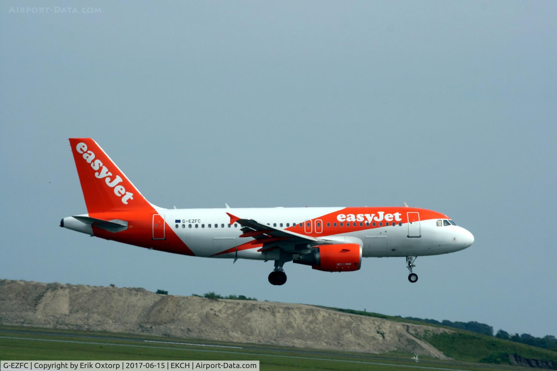 G-EZFC, 2009 Airbus A319-111 C/N 3808, G-EZFC landing rw 22R
