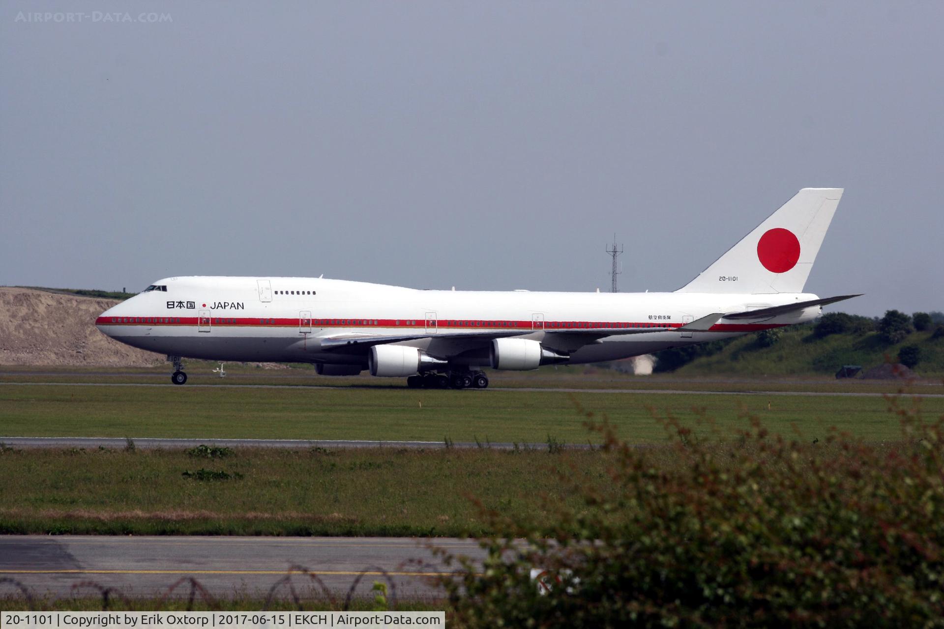 20-1101, 1990 Boeing 747-47C C/N 24730, 20-1101 just landed rw 22L