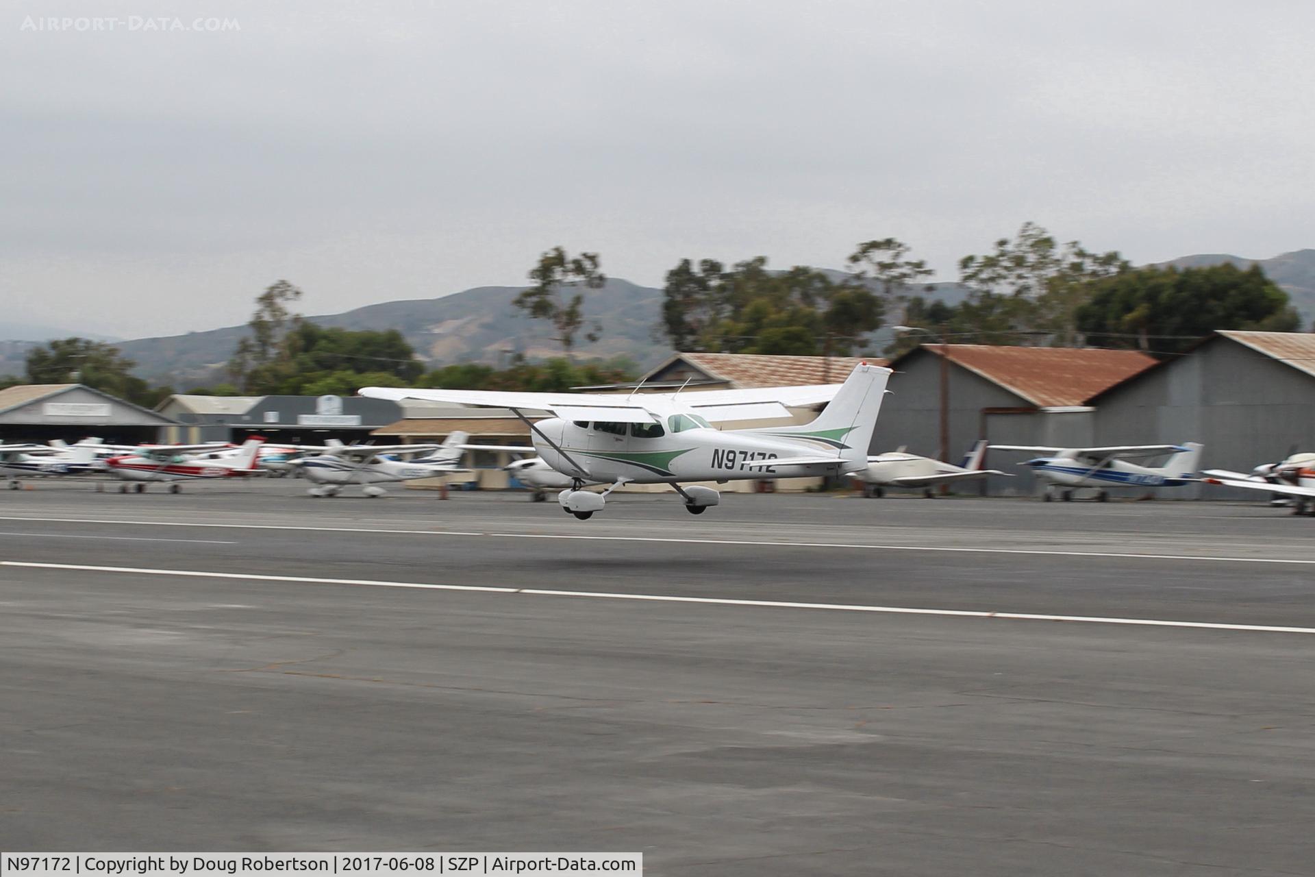 N97172, 1984 Cessna 172P C/N 17276162, 1984 Cessna 172P SKYHAWK, Lycoming O-320-D2J 160 Hp, flaps landing Rwy 22