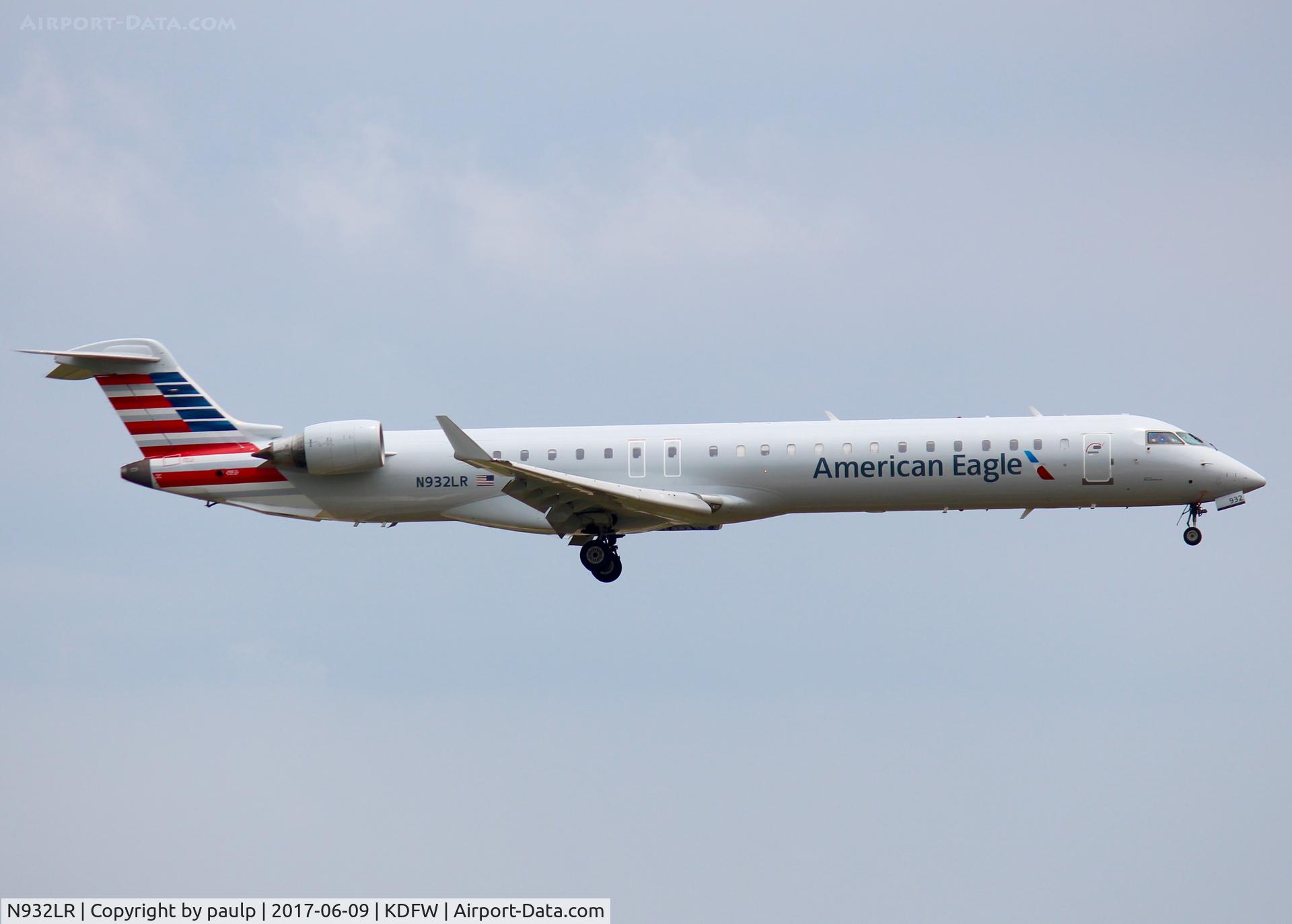 N932LR, 2005 Bombardier CRJ-900ER (CL-600-2D24) C/N 15032, At DFW.