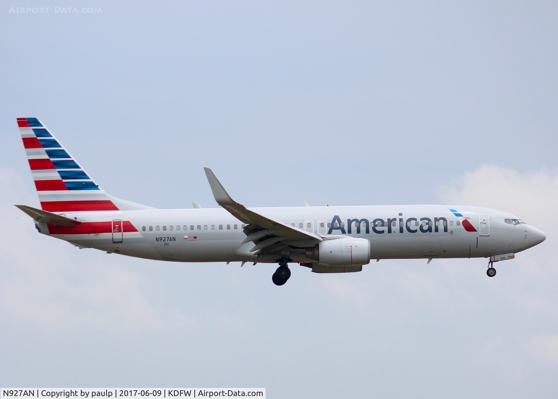 N927AN, 2000 Boeing 737-823 C/N 30077, At DFW.