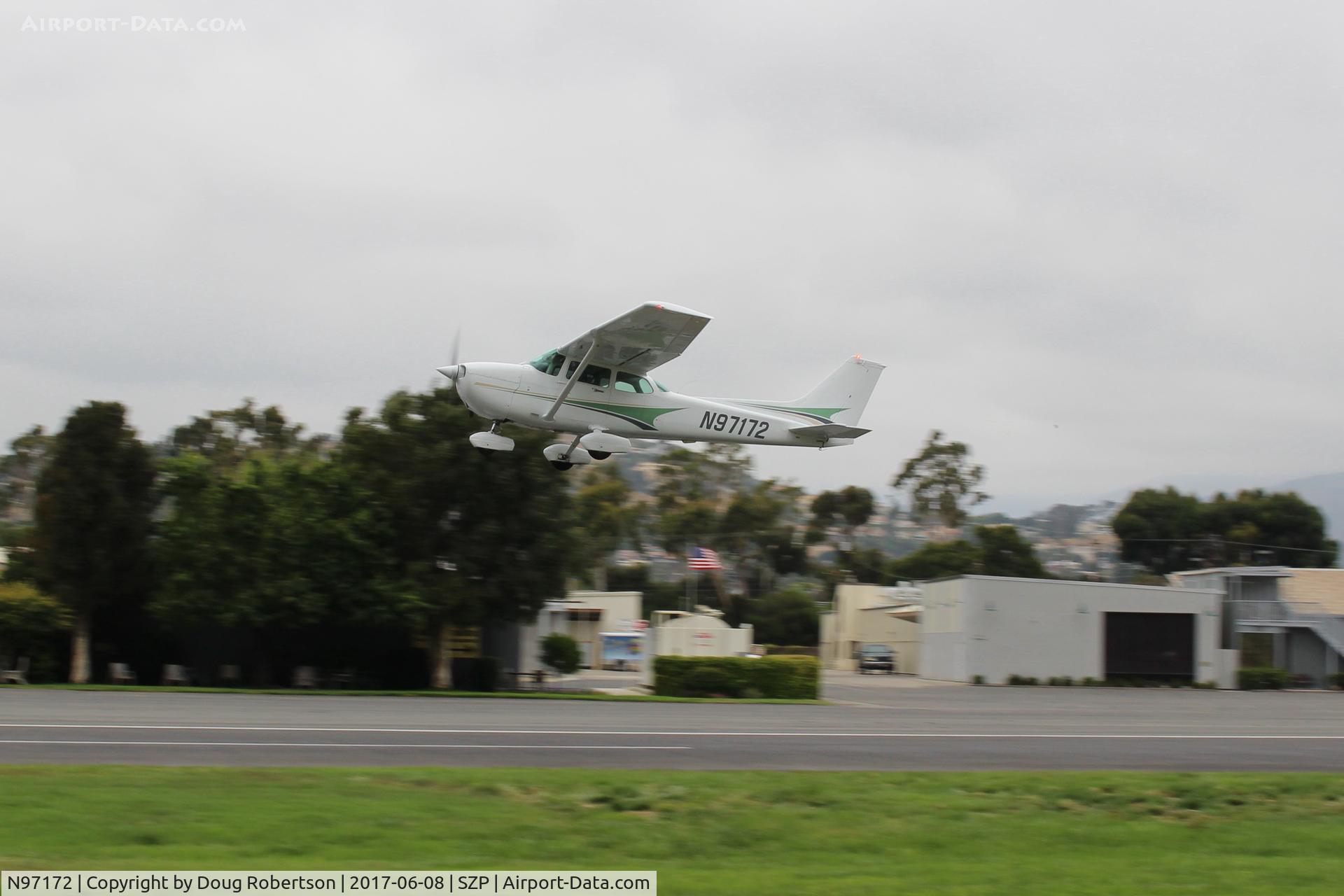 N97172, 1984 Cessna 172P C/N 17276162, 1984 Cessna 172P SKYHAWK, Lycoming O-320-D2J 160 Hp, takeoff climb Rwy 22