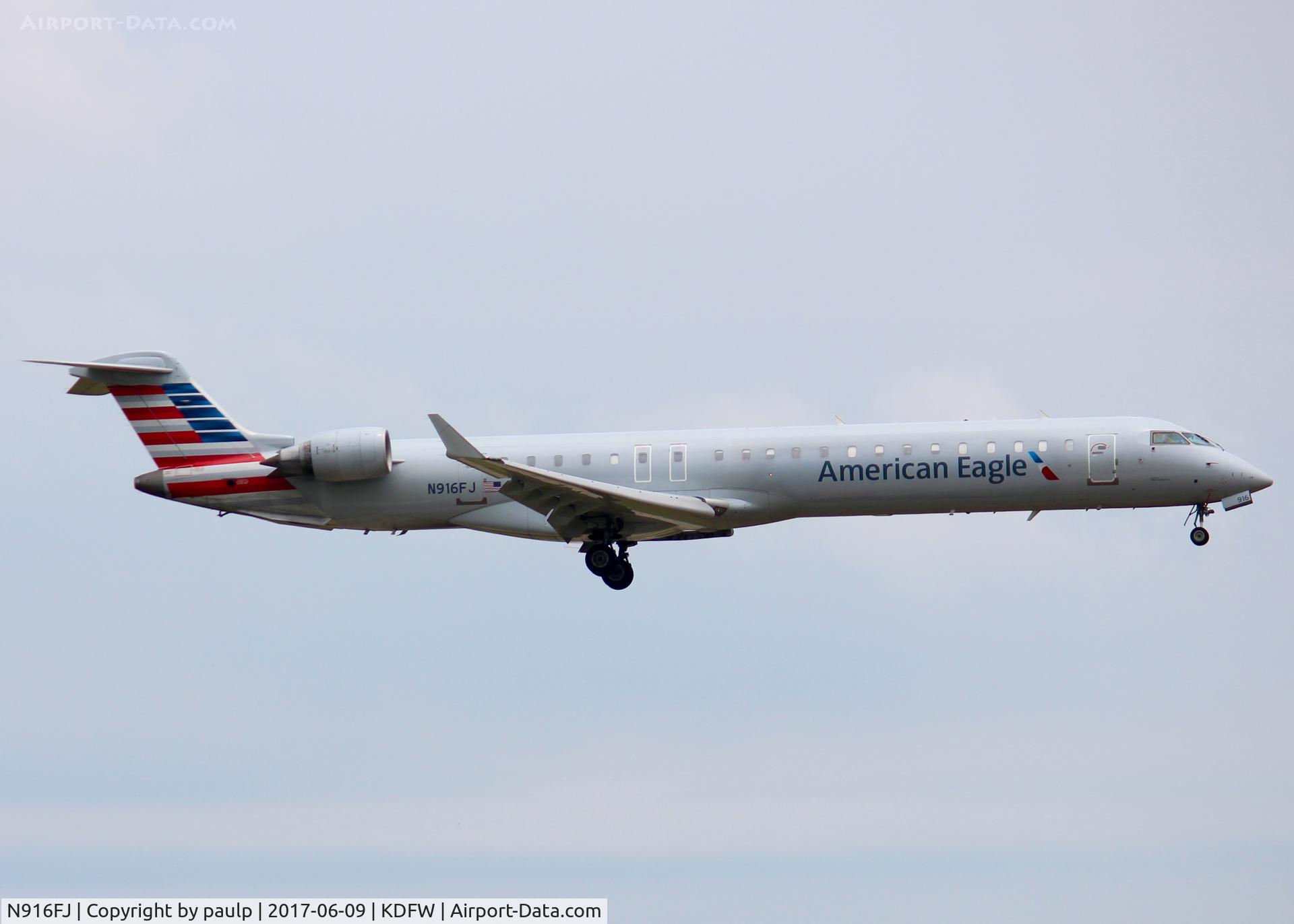 N916FJ, 2004 Bombardier CRJ-900ER (CL-600-2D24) C/N 15016, At DFW.