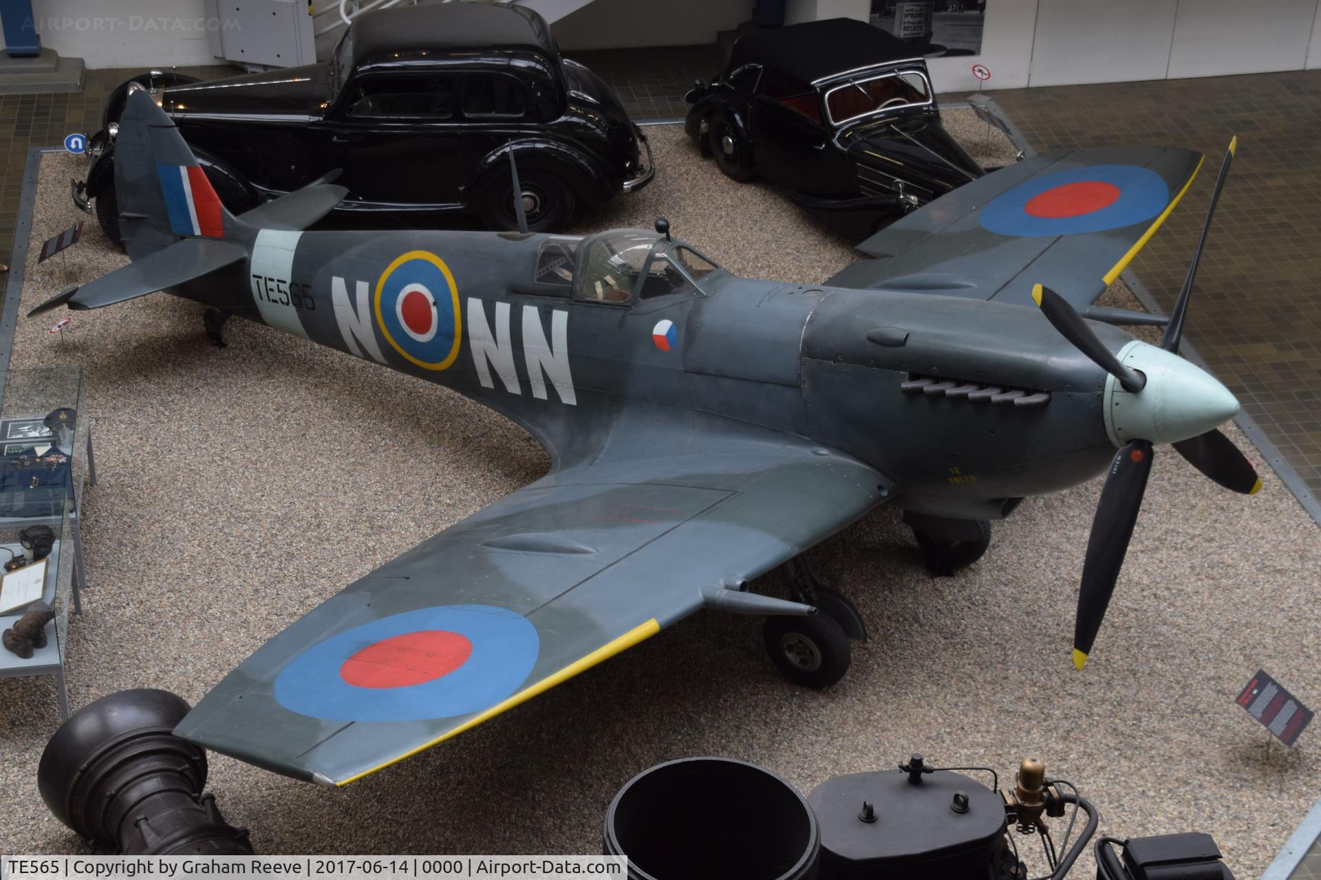 TE565, Supermarine Spitfire LF.IXe C/N CBAF 11397, Displayed at the 