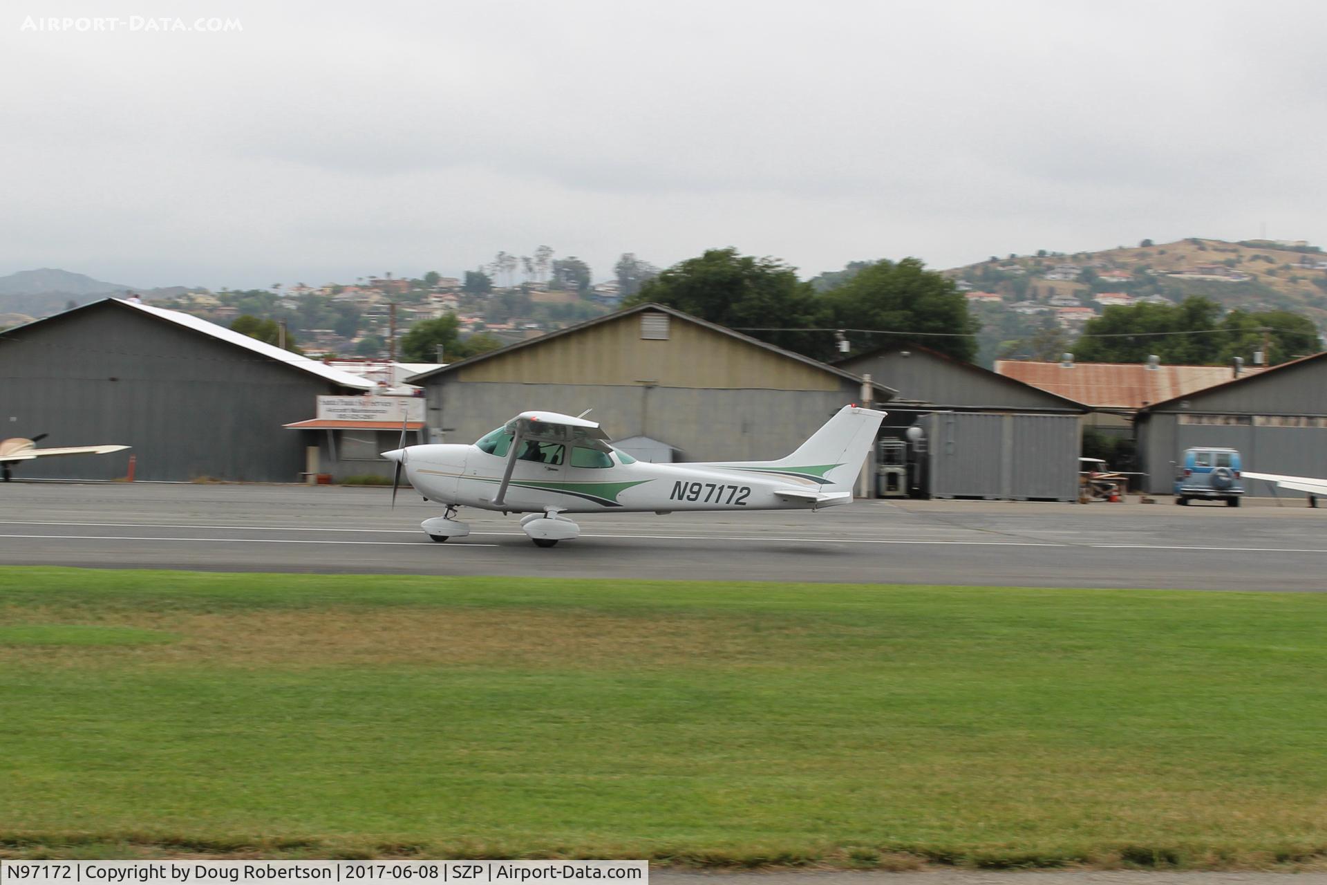 N97172, 1984 Cessna 172P C/N 17276162, 1984 Cessna 172P SKYHAWK, Lycoming O-320-D2J 160 Hp, landing roll Rwy 22