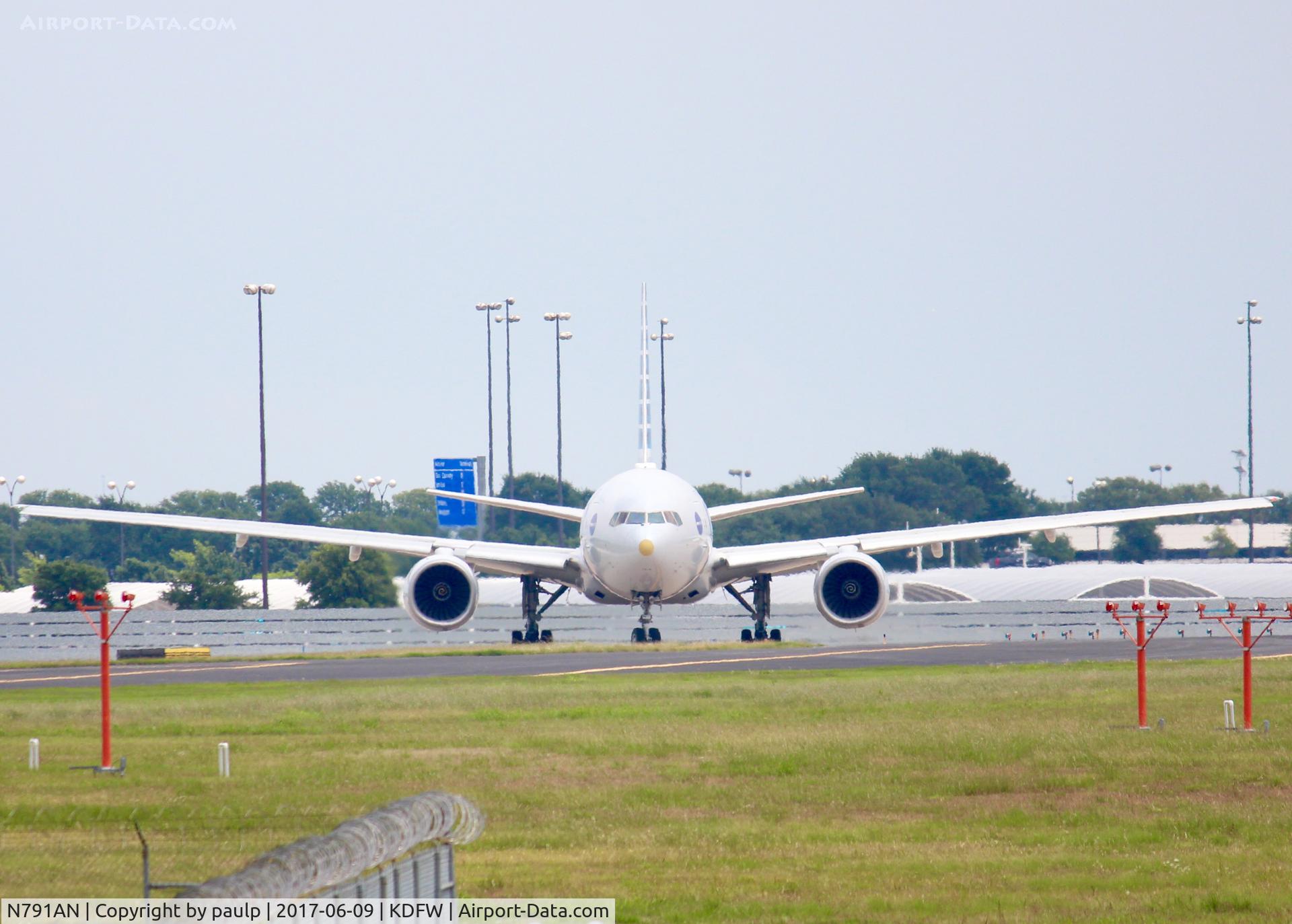 N791AN, 2000 Boeing 777-223/ER C/N 30254, At DFW.