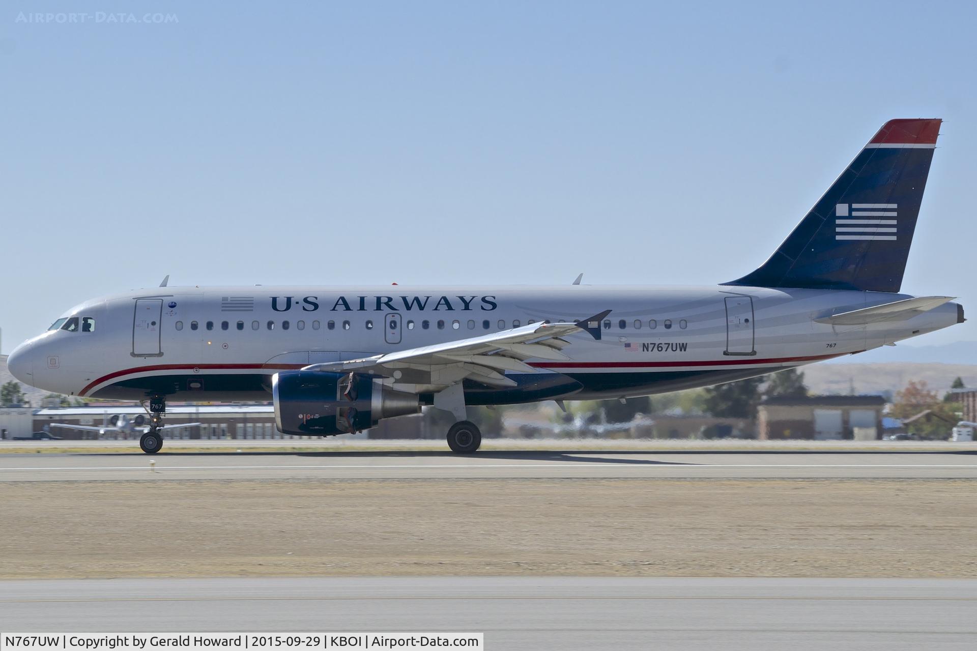 N767UW, 2000 Airbus A319-112 C/N 1382, Landing roll out on RWY 10L.