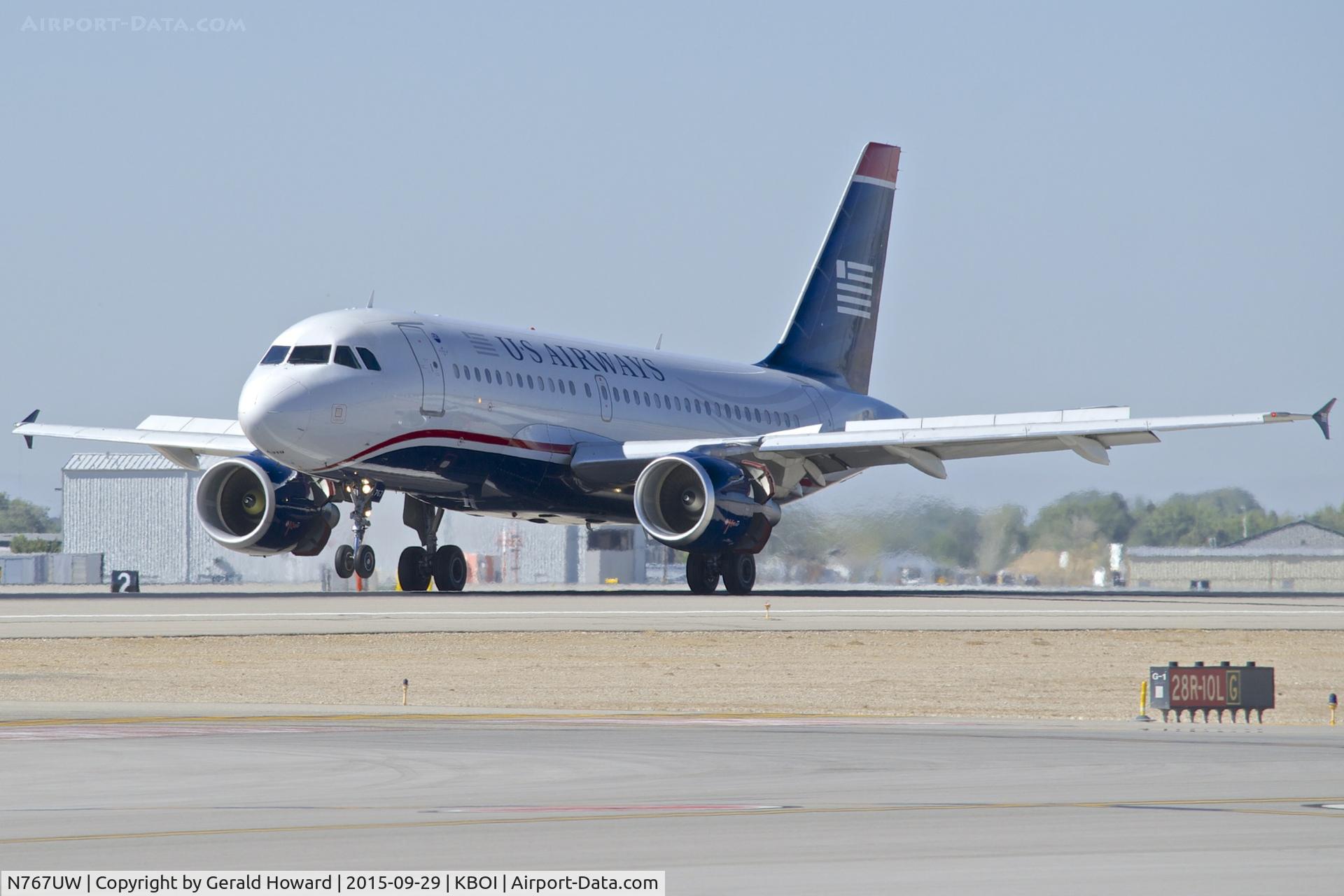 N767UW, 2000 Airbus A319-112 C/N 1382, Landing RWY 10L. Reverse thrusters out before the nose wheel is down.