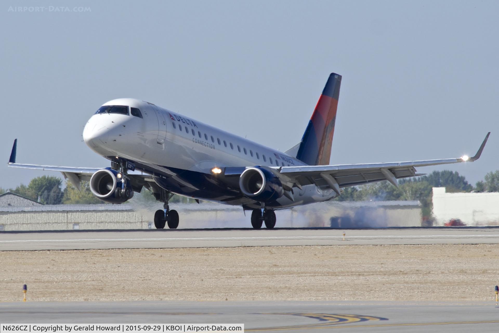 N626CZ, 2008 Embraer 175LR (ERJ-170-200LR) C/N 17000226, Landing RWY 10L.