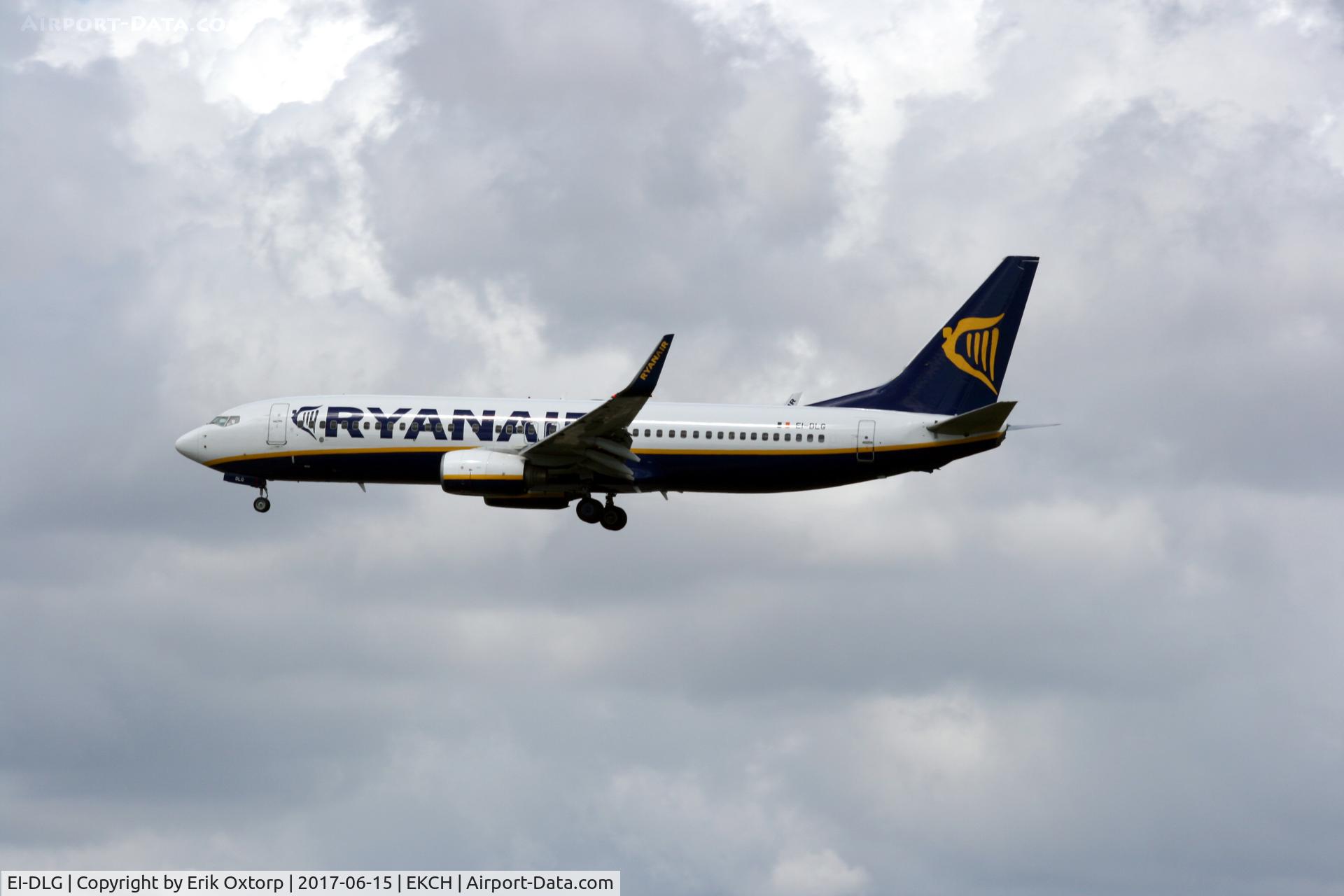 EI-DLG, 2006 Boeing 737-8AS C/N 33589, EI-DLG landing rw 22L
