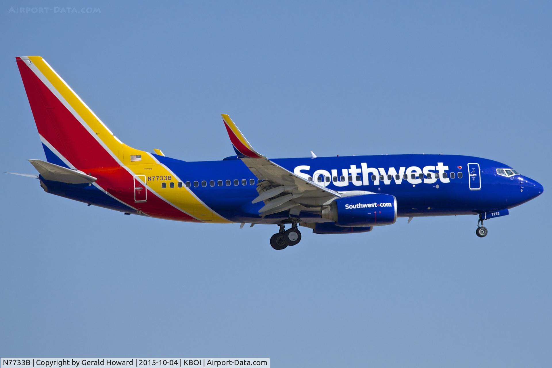 N7733B, 2006 Boeing 737-76N C/N 32678, Landing RWY 10L.