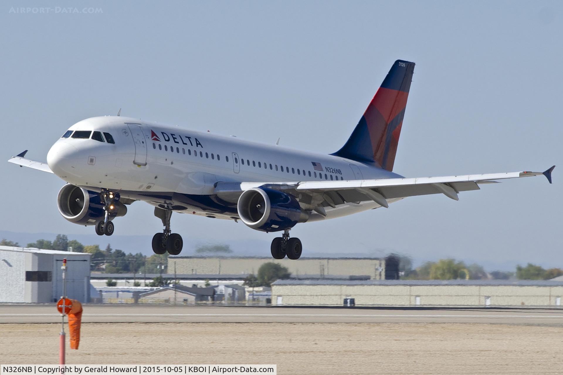 N326NB, 2001 Airbus A319-114 C/N 1498, Landing RWY 10L.