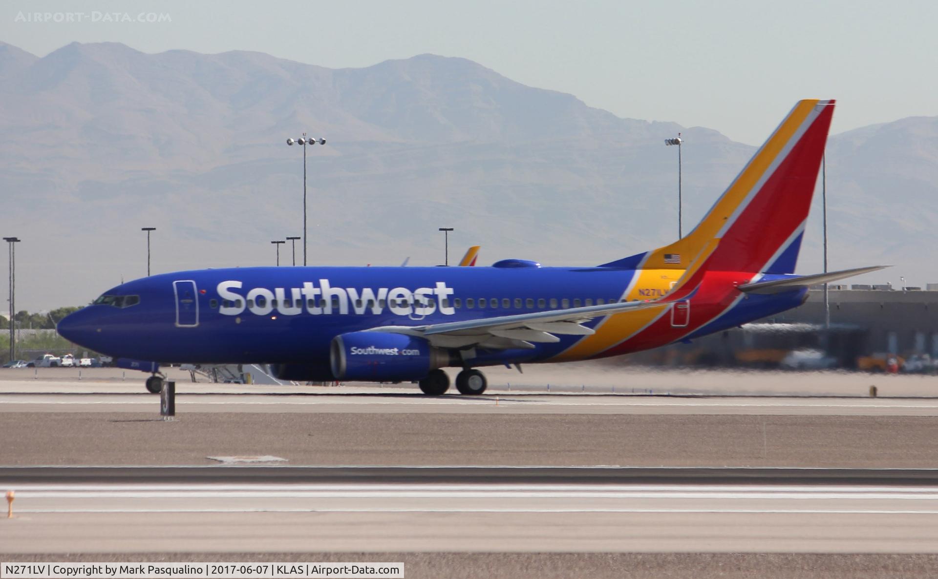 N271LV, 1998 Boeing 737-705 C/N 29090, Boeing 737-700