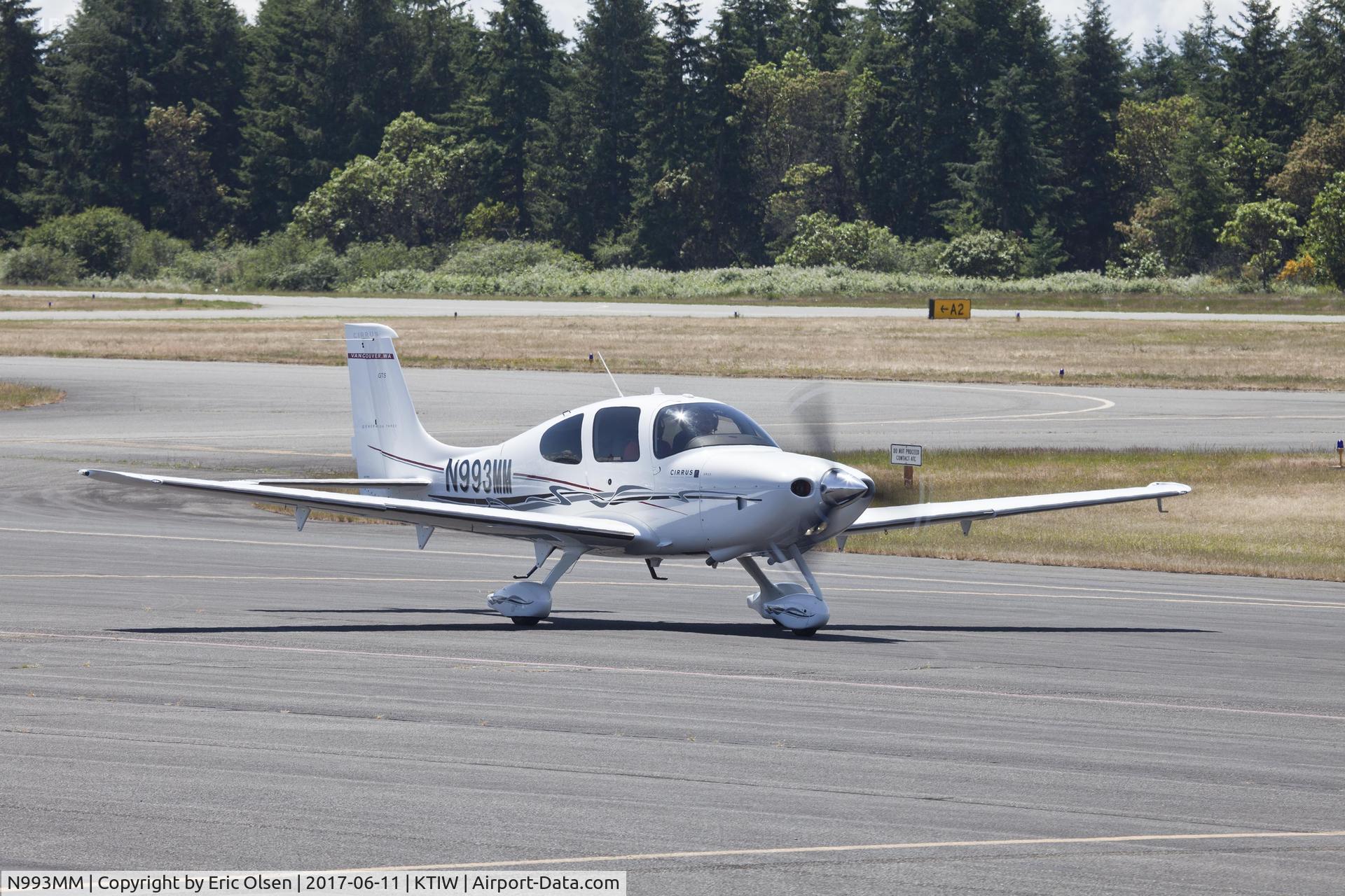 N993MM, 2007 Cirrus SR22 C/N 2585, Cirrus SR22 taxing in