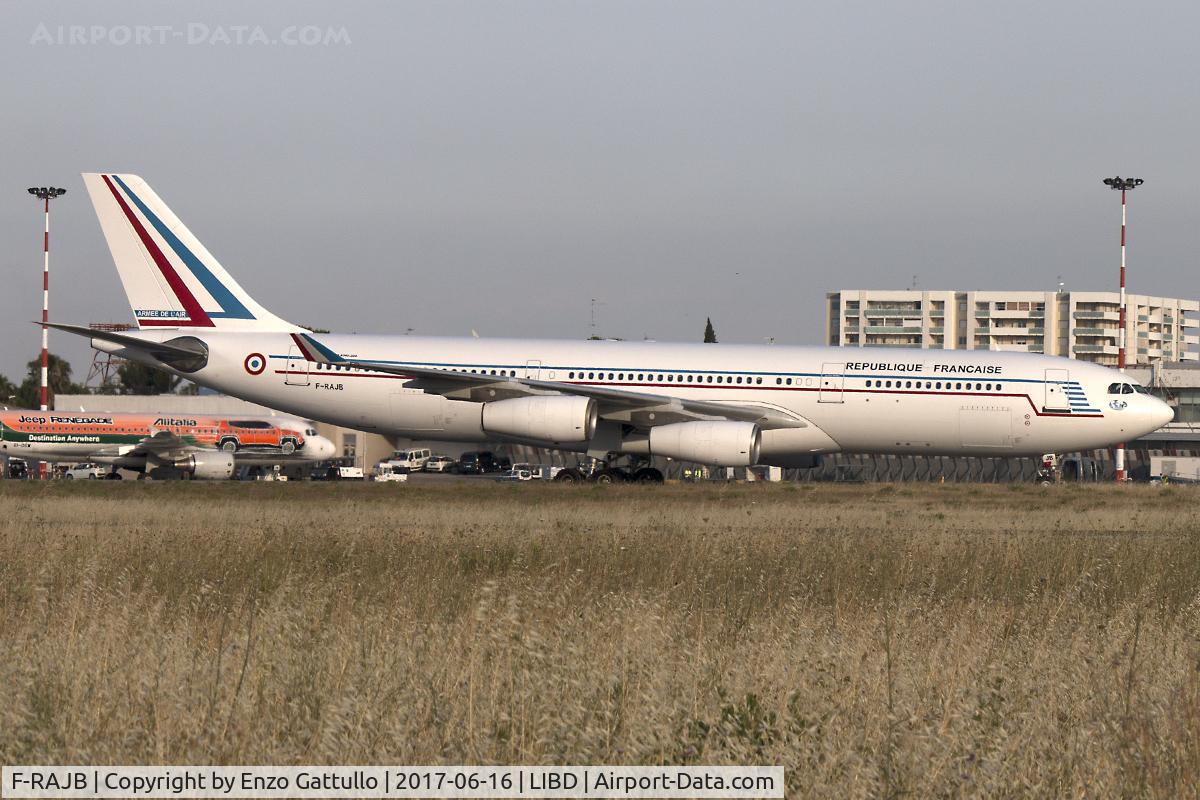 F-RAJB, 1995 Airbus A340-212 C/N 081, Small visit to LIBD