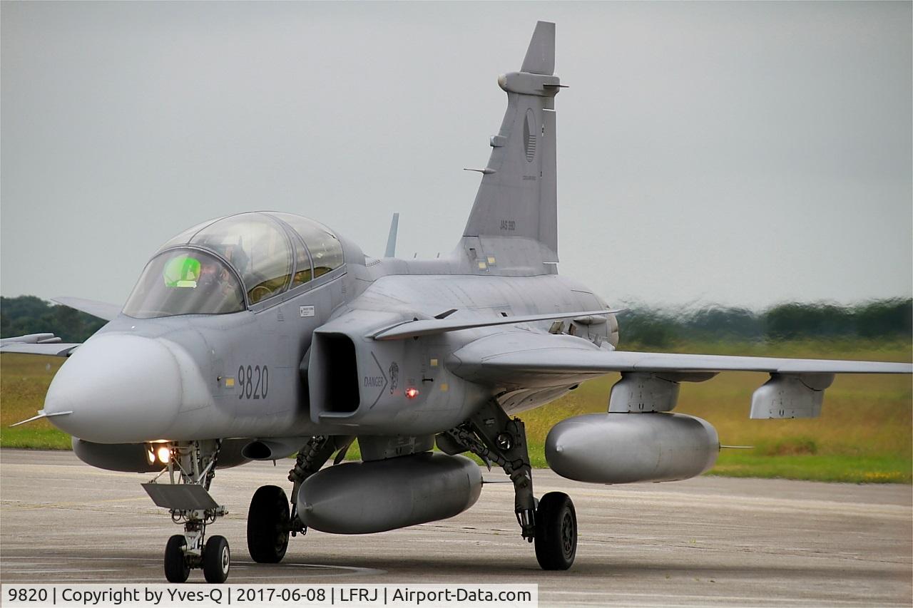 9820, 2005 Saab JAS-39D Gripen C/N 39820, Saab JAS-39D Gripen, Taxiing to flight-line, Landivisiau Naval Air Base (LFRJ) Tiger Meet 2017