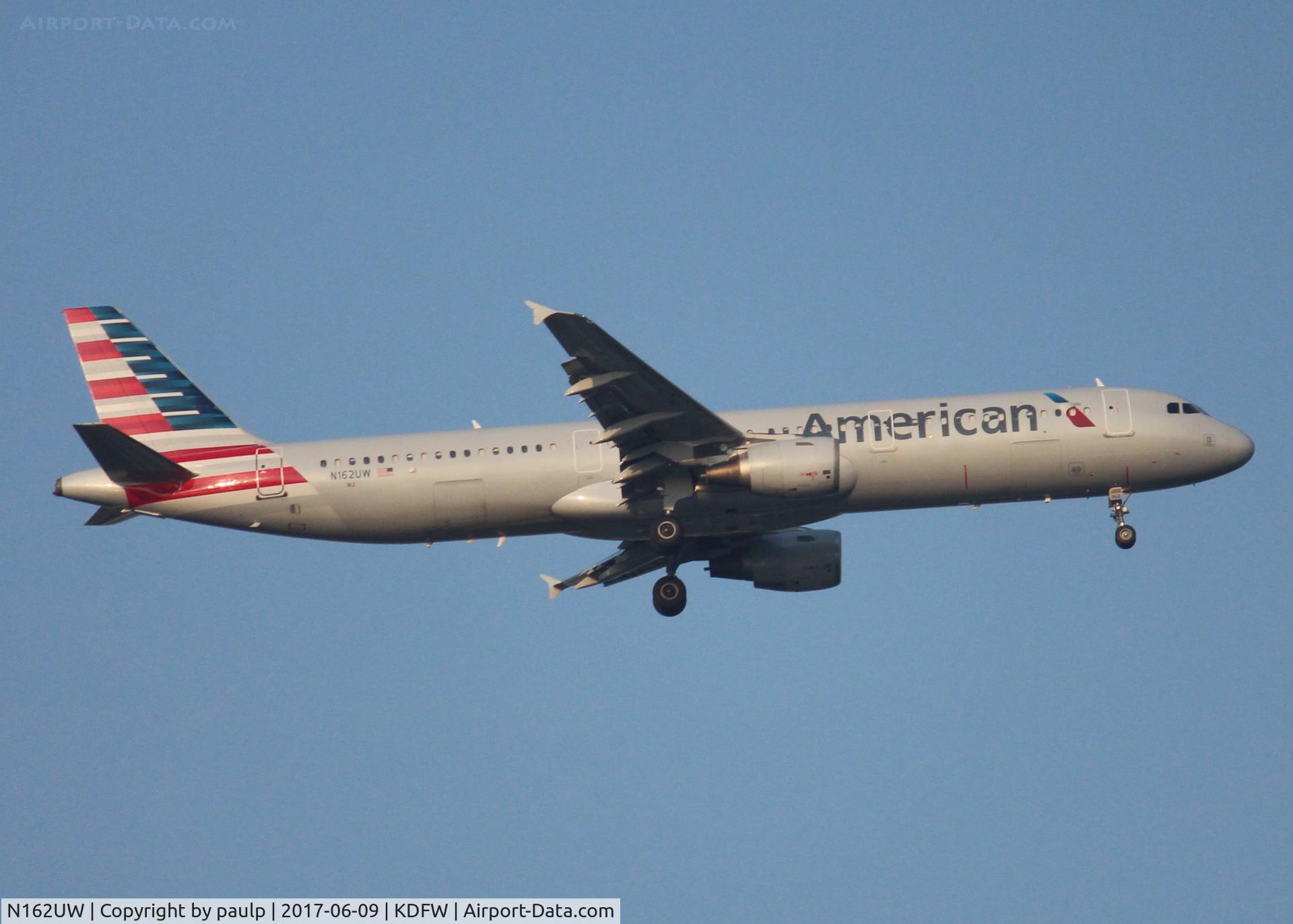 N162UW, 2001 Airbus A321-211 C/N 1412, At DFW.