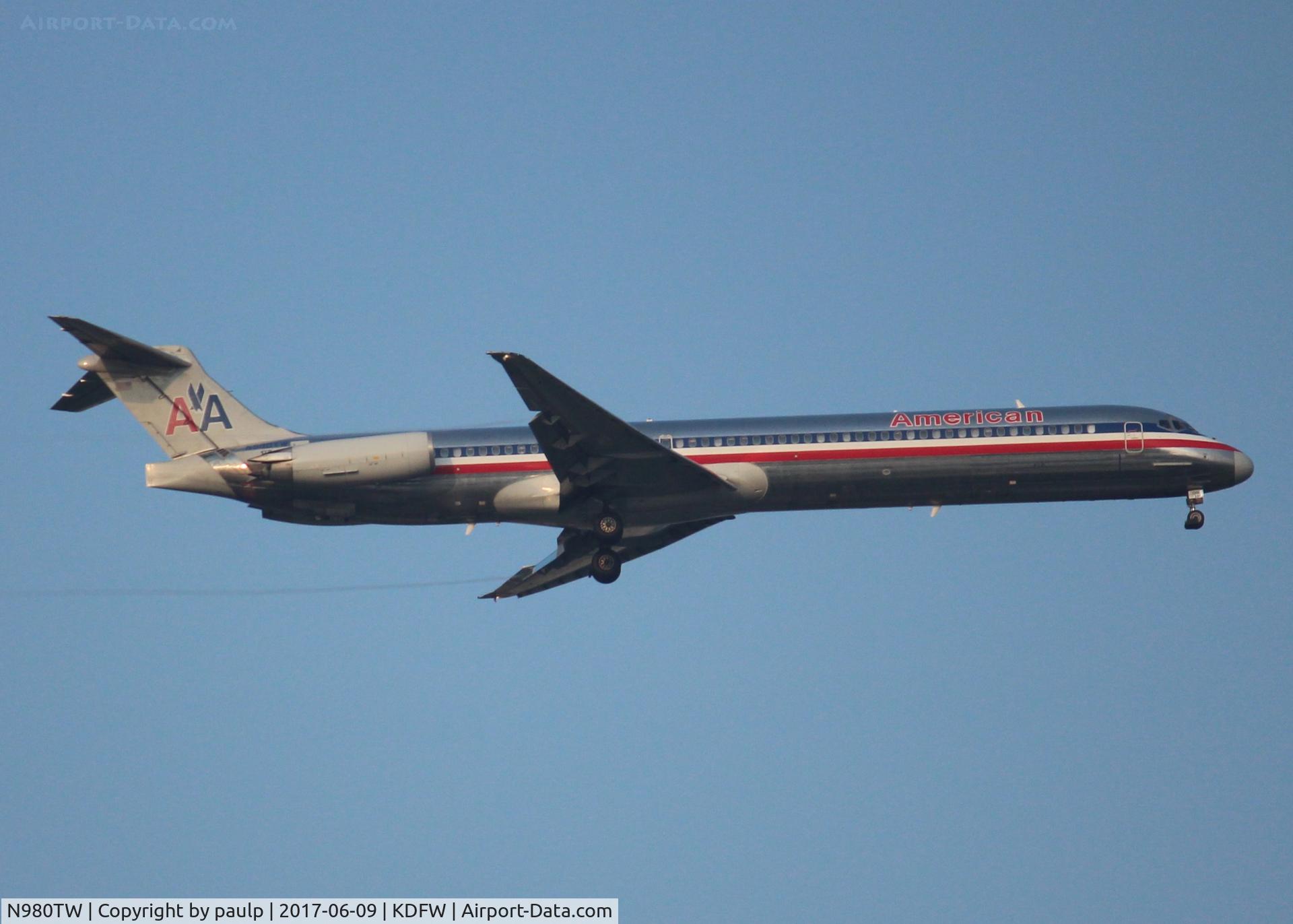N980TW, 1999 McDonnell Douglas MD-83 (DC-9-83) C/N 53630, At DFW.