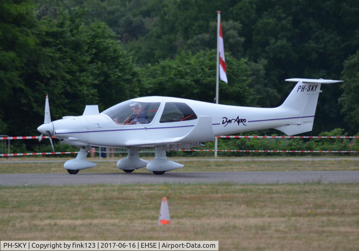 PH-SKY, 2000 Dyn'Aero MCR-4S C/N 1, VISITOR TODAY