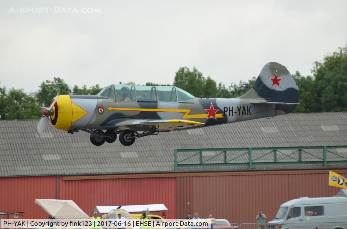 PH-YAK, 1987 Bacau Yak-52 C/N 877401, YAK52 LOW PASS