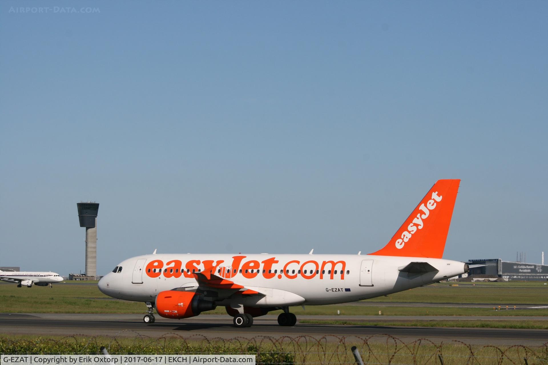 G-EZAT, 2006 Airbus A319-111 C/N 2782, G-EZAT just arrived rw 04L