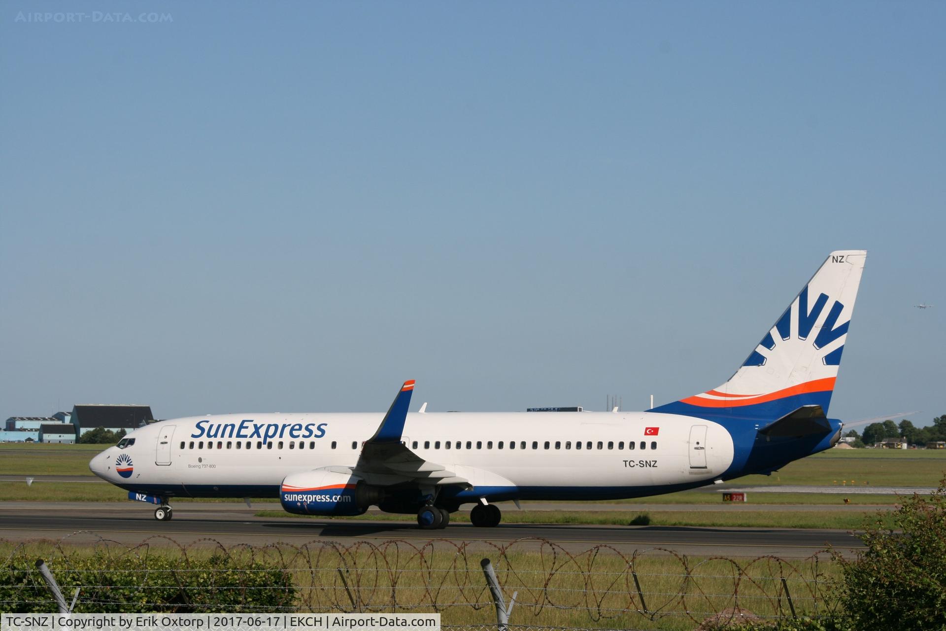 TC-SNZ, 2000 Boeing 737-86N C/N 28616, TC-SNZ just arrived rw 04L