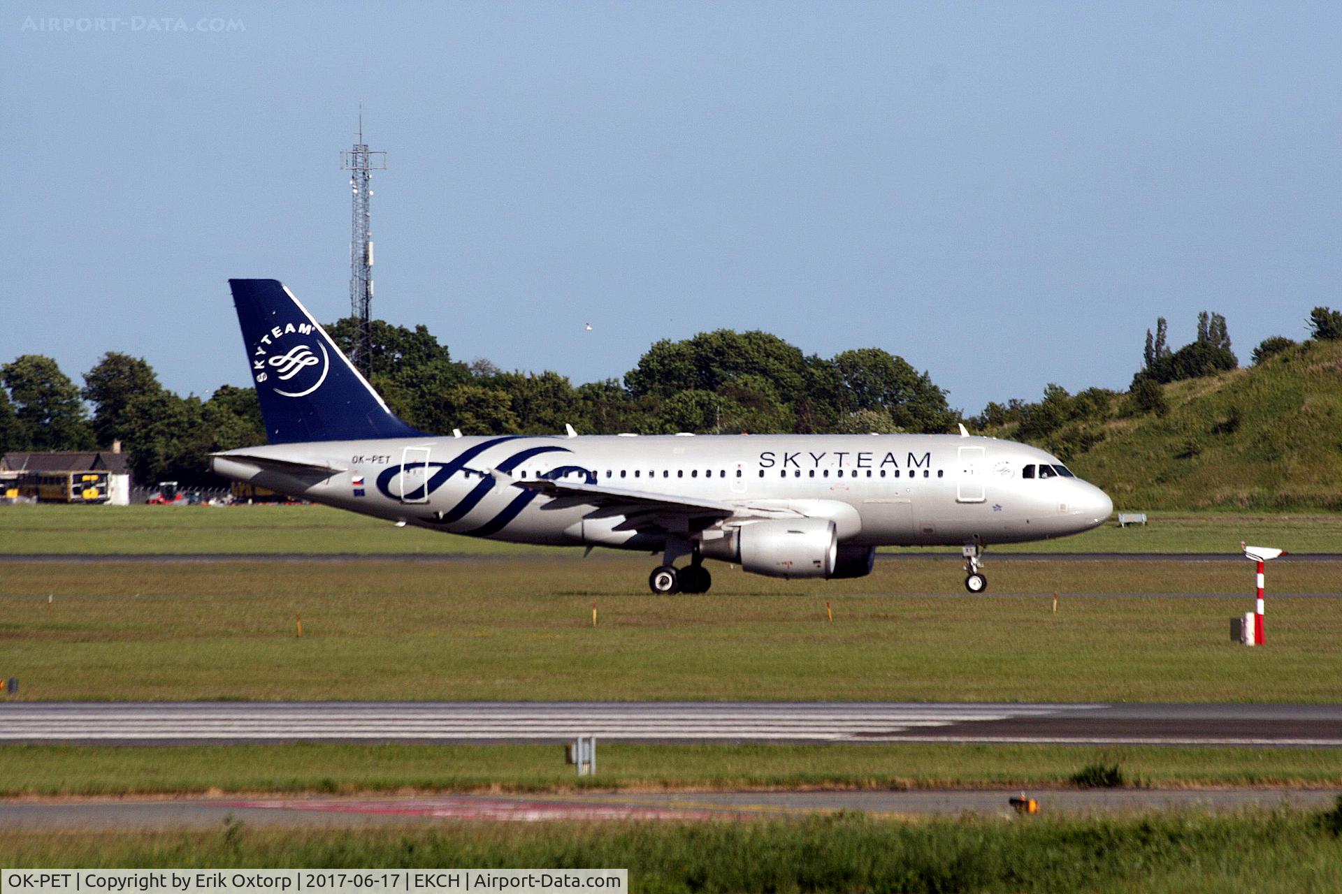 OK-PET, 2010 Airbus A319-112 C/N 4258, OK-PET taxing to depon w 04R