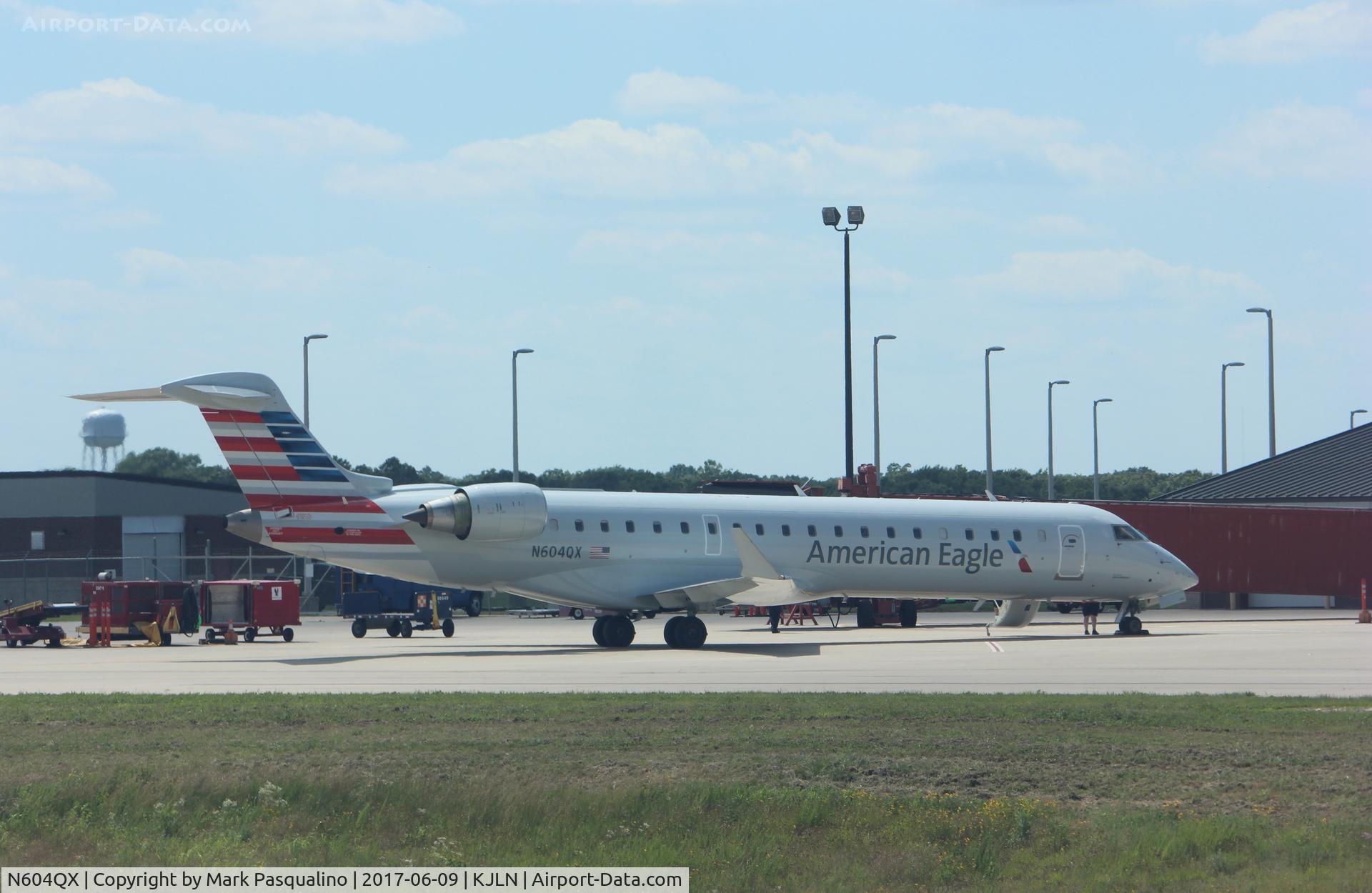 N604QX, 2001 Bombardier CRJ-701 (CL-600-2C10) C/N 10019, CL-600-2C10