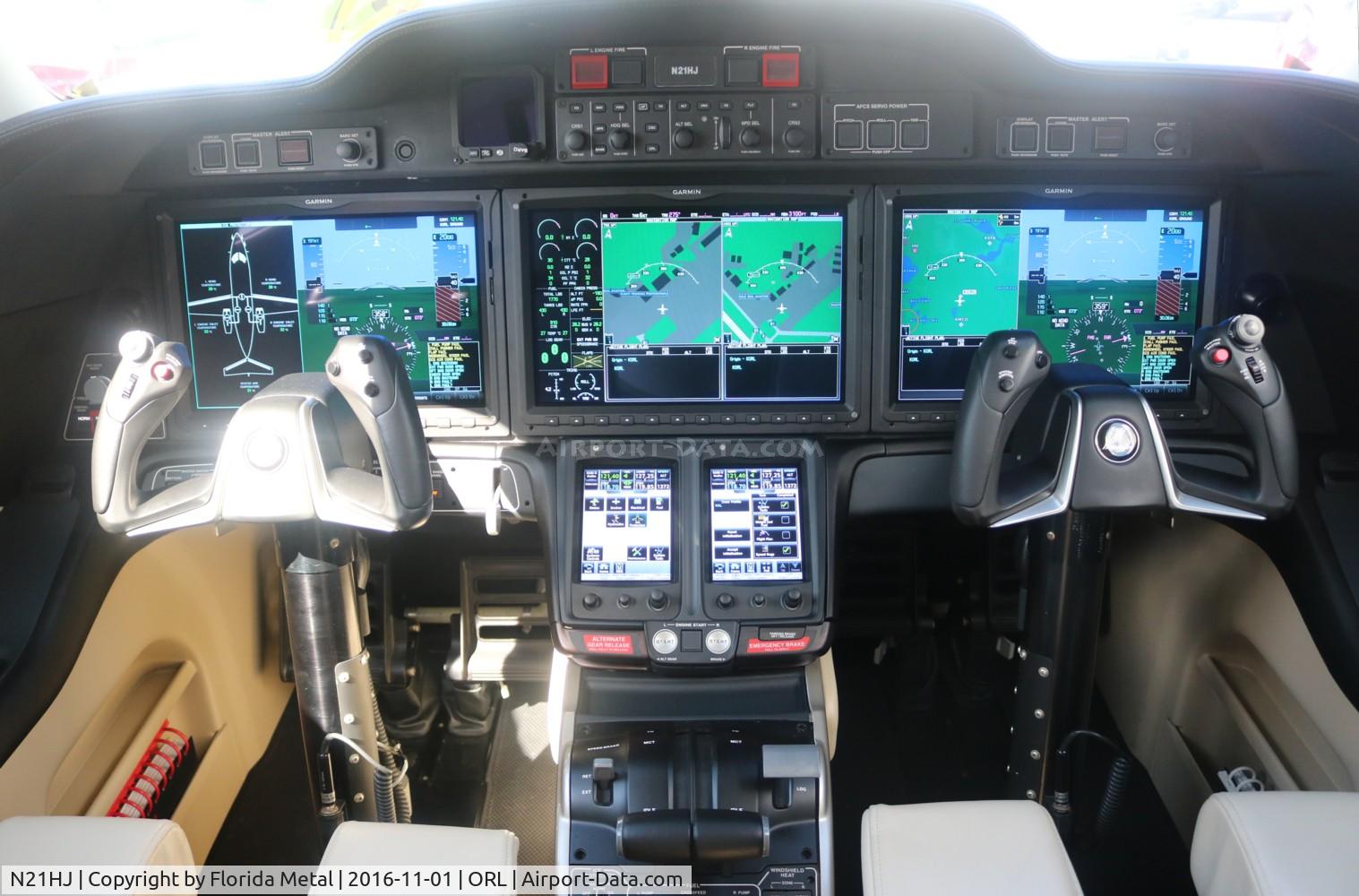 N21HJ, 2015 Honda HA-420 HondaJet C/N 42000014, Honda Jet cockpit