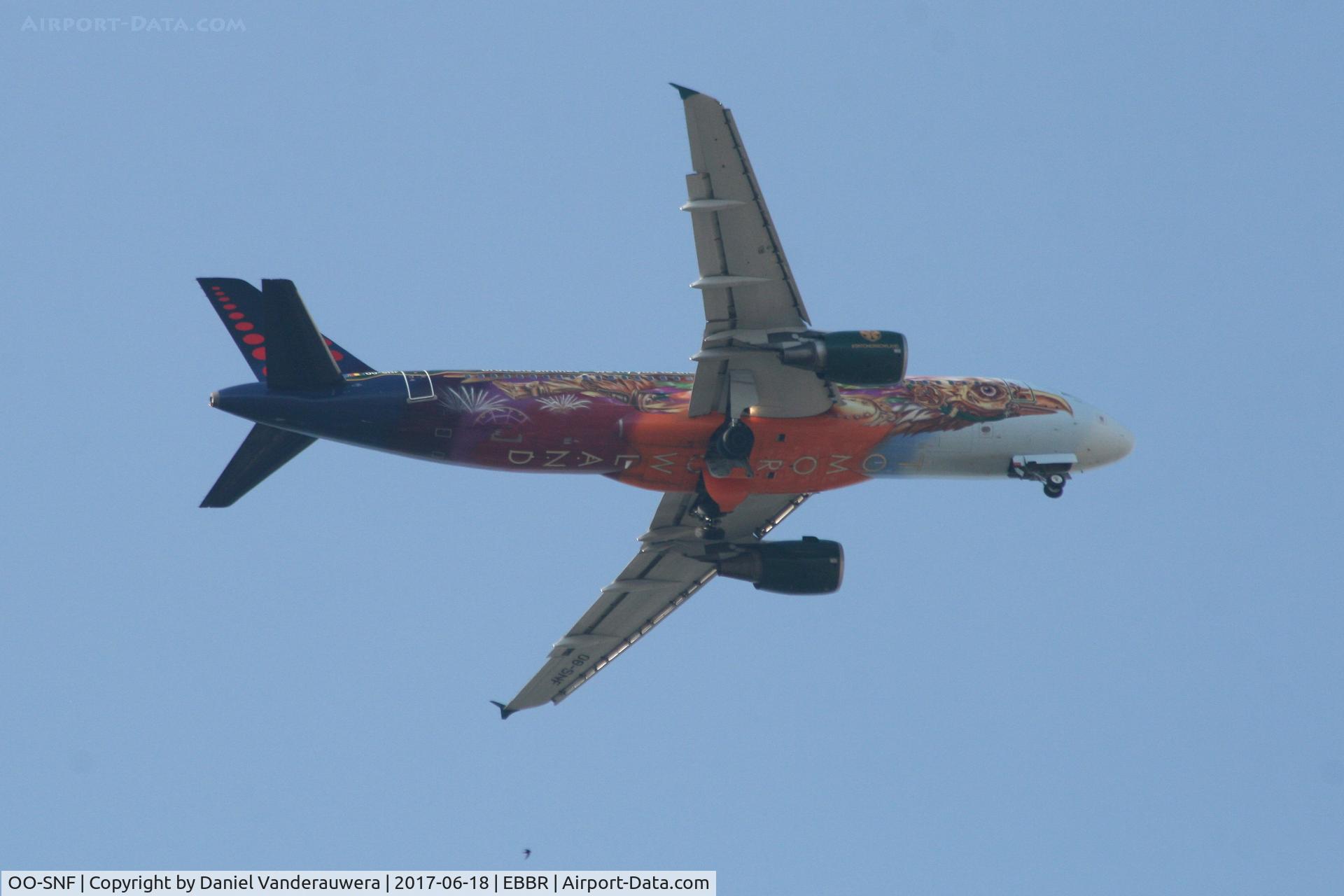 OO-SNF, 2006 Airbus A320-214 C/N 2810, On approach to RWY 07L