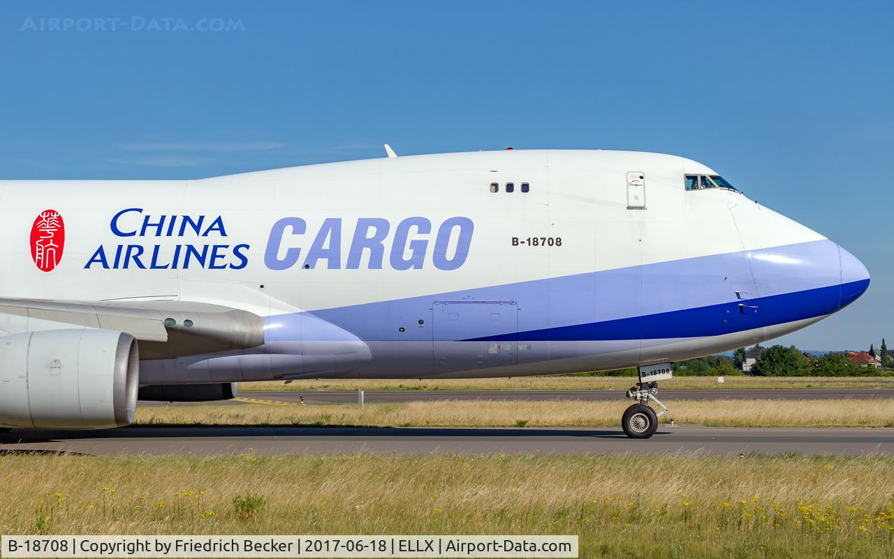 B-18708, 2001 Boeing 747-409F/SCD C/N 30765, taxying to the active