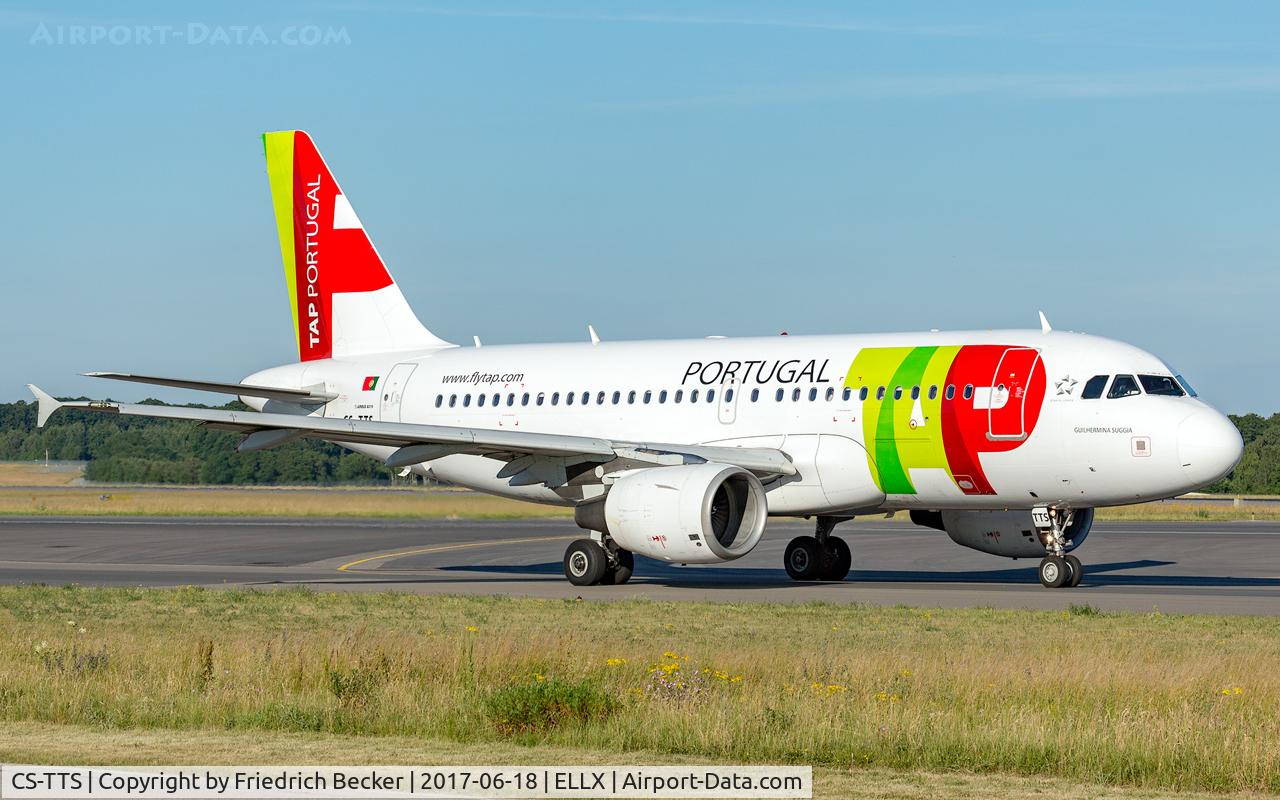 CS-TTS, 2002 Airbus A319-112 C/N 1765, taxying to the active