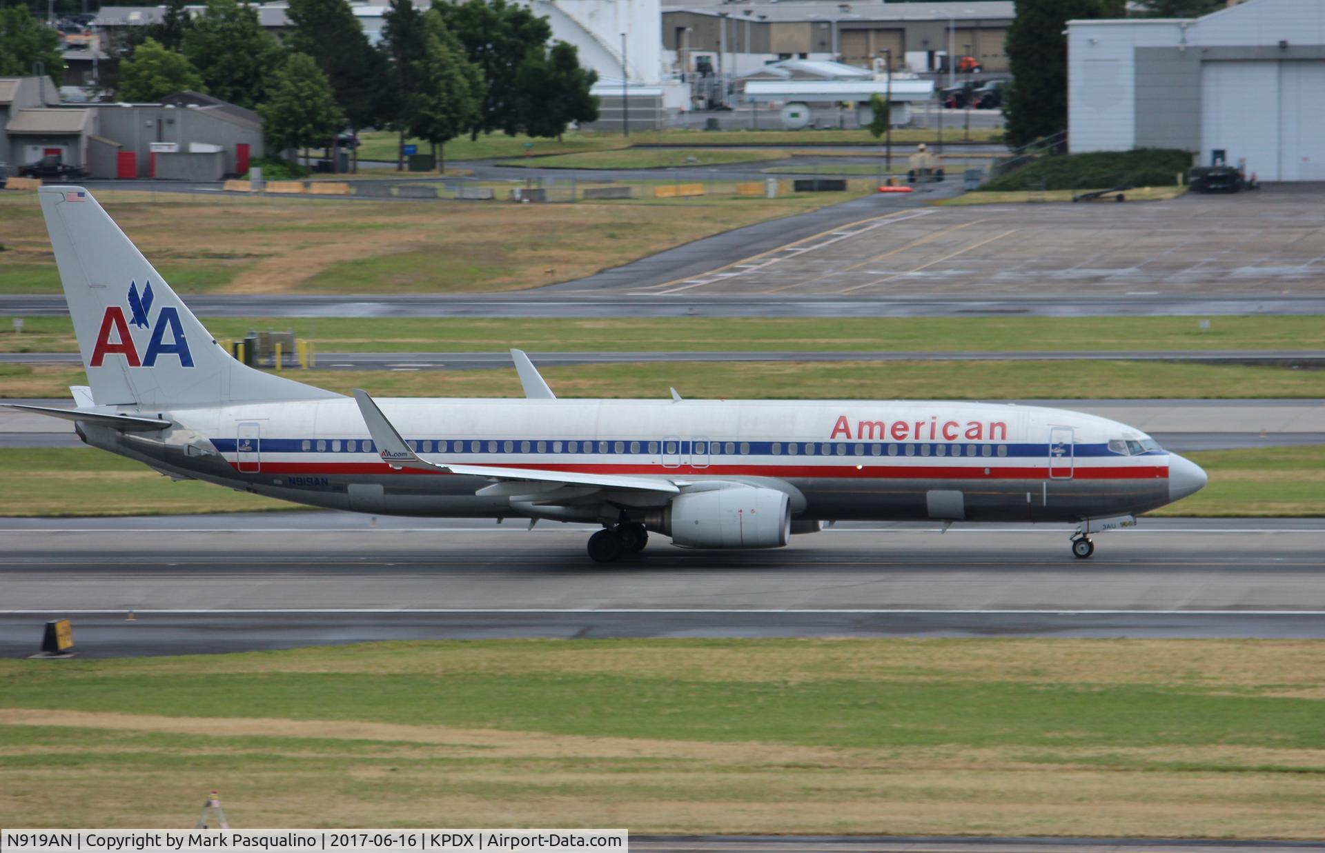 N919AN, 1999 Boeing 737-823 C/N 29520, Boeing 737-800