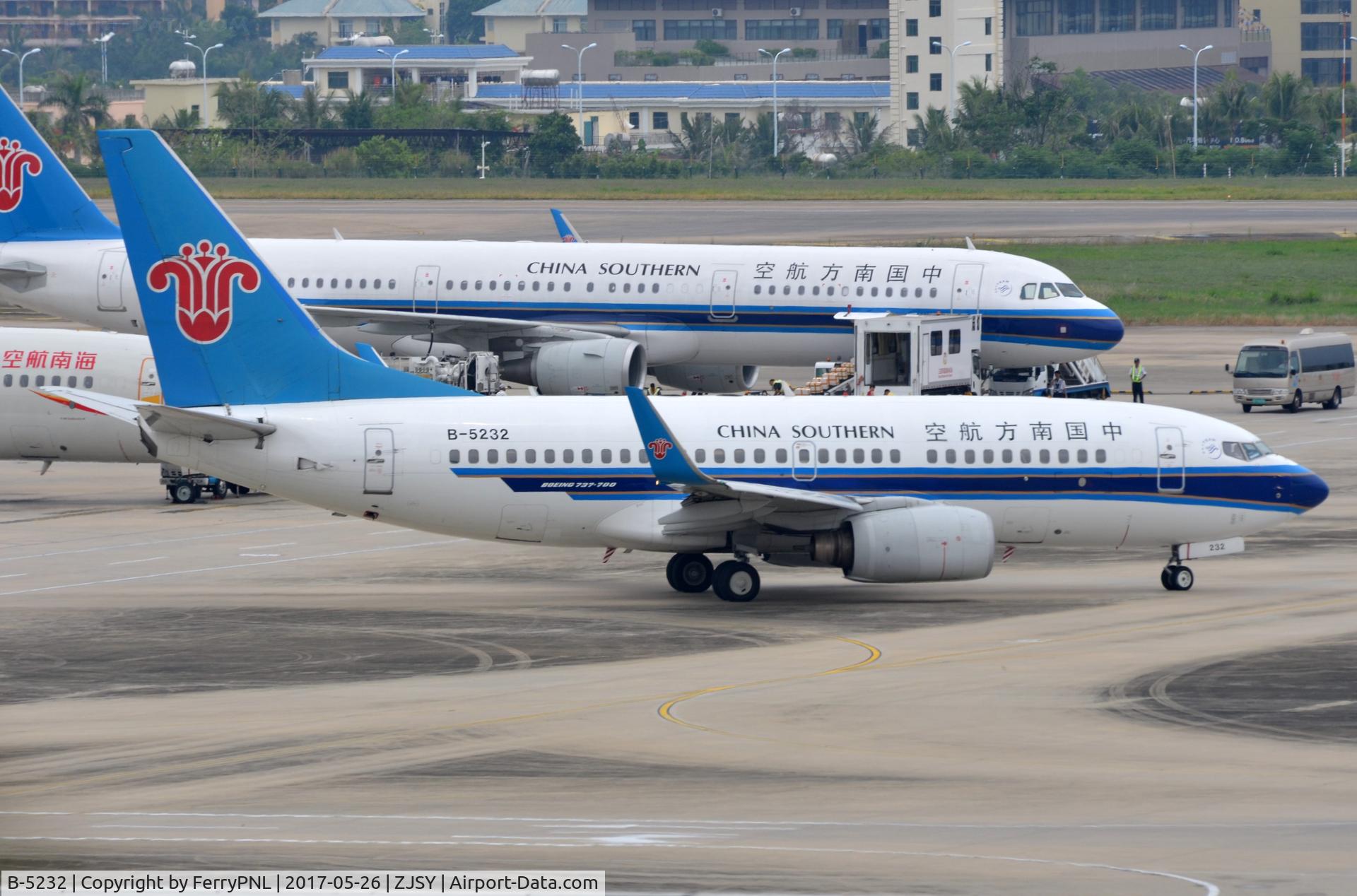 B-5232, 2006 Boeing 737-71B C/N 35360, China Southern B737 pulling out of its stand.