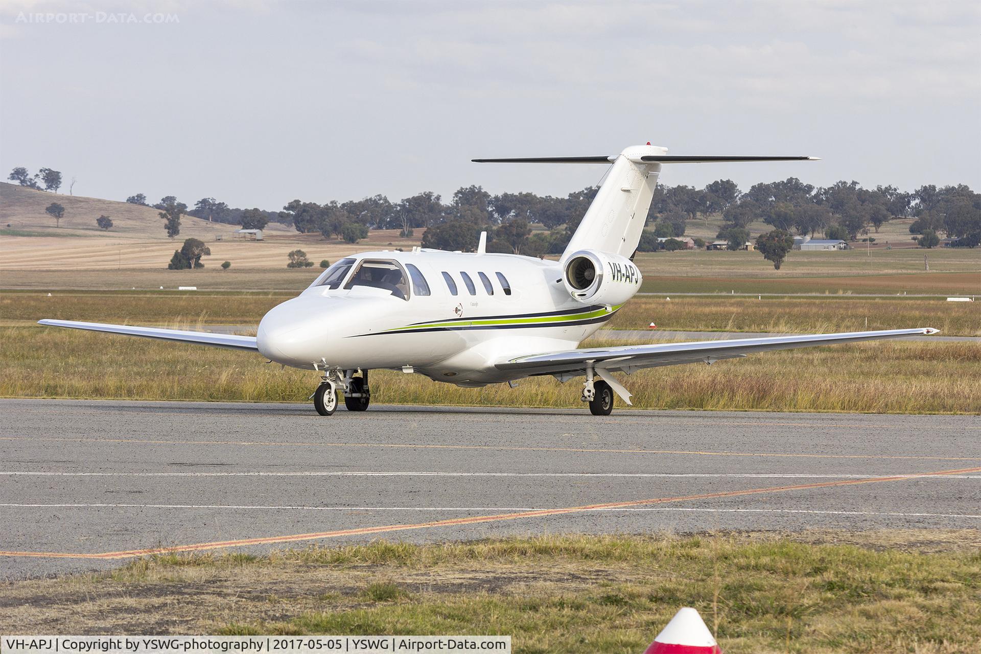 VH-APJ, 1998 Cessna 525 CitationJet CJ1 C/N 525-0281, Southern Air Services (VH-APJ) Cessna 525 CitationJet CJ1 at Wagga Wagga Airport