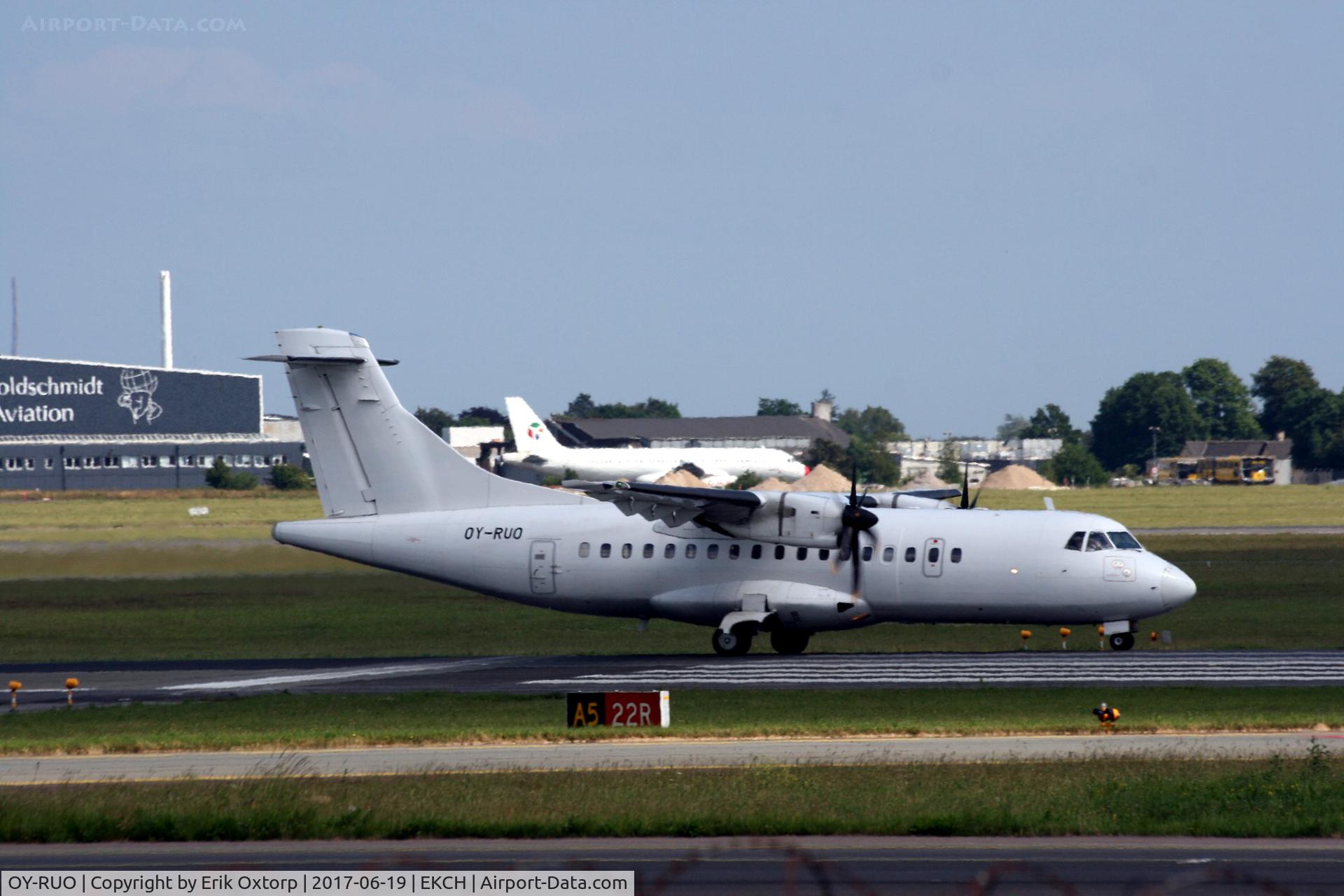 OY-RUO, 1996 ATR 42-500 C/N 514, OY-RUO taking off rw 22R