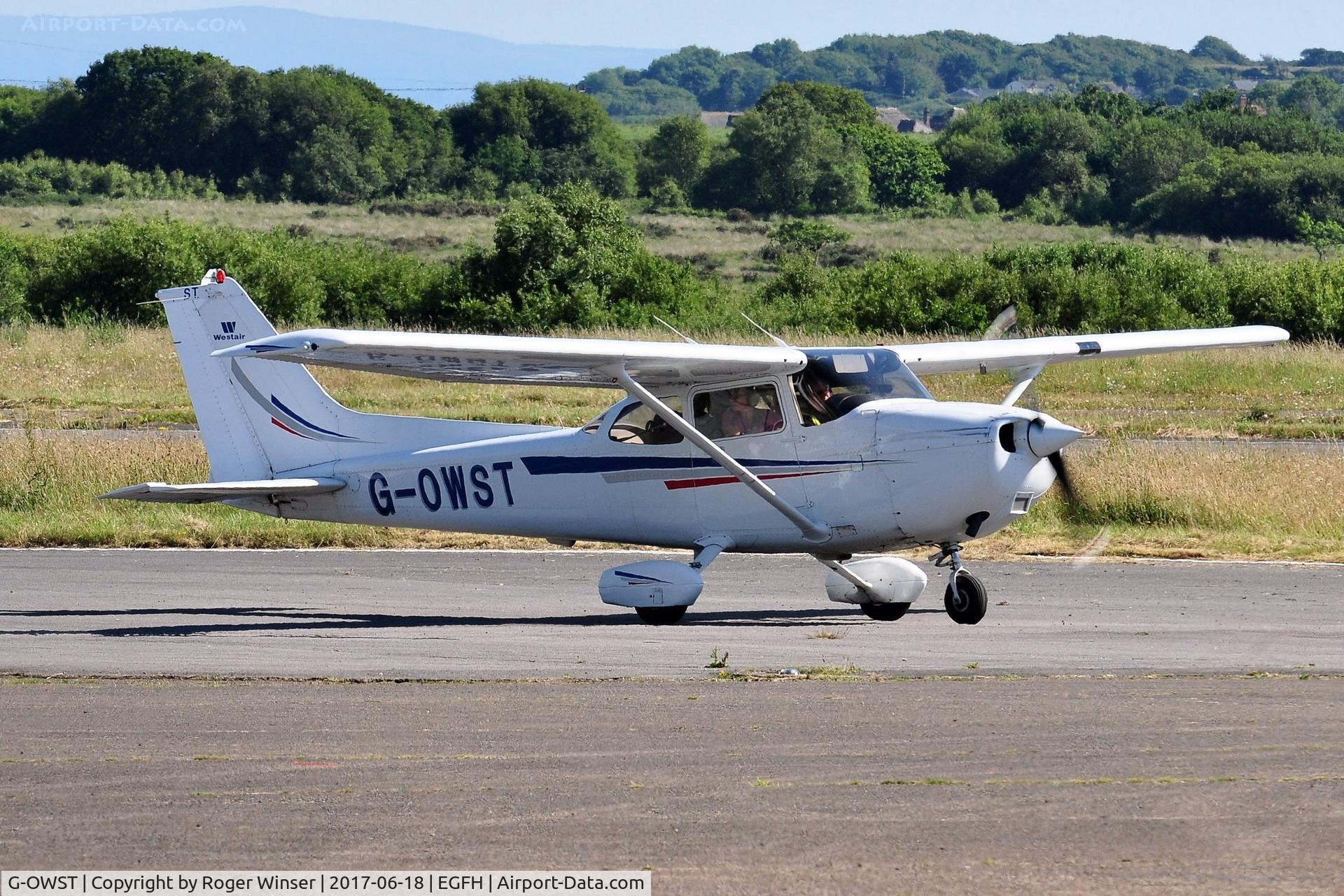 G-OWST, 1999 Cessna 172S C/N 172S-8163, Visiting Cessna Skyhawk.