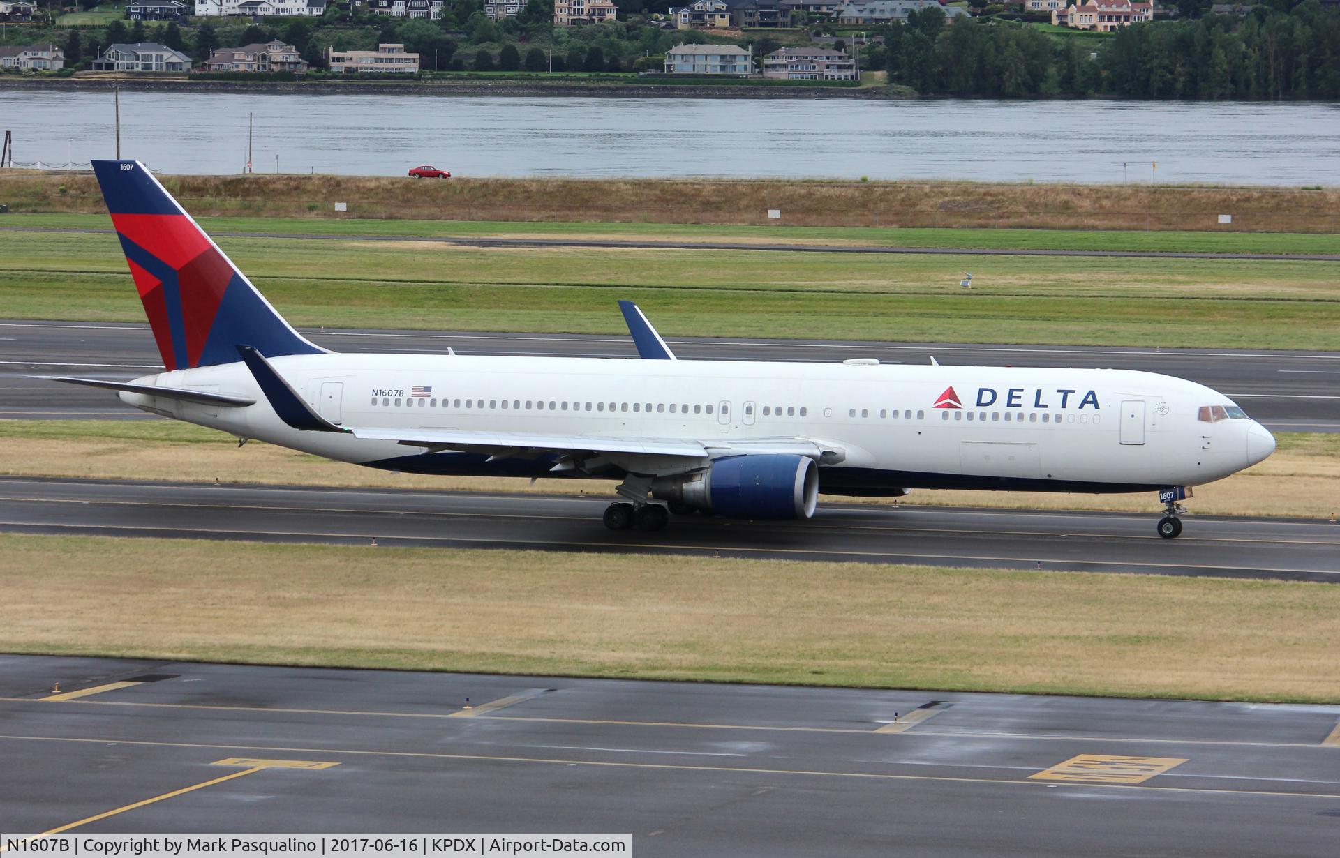 N1607B, 2000 Boeing 767-332 C/N 30388, Boeing 767-300