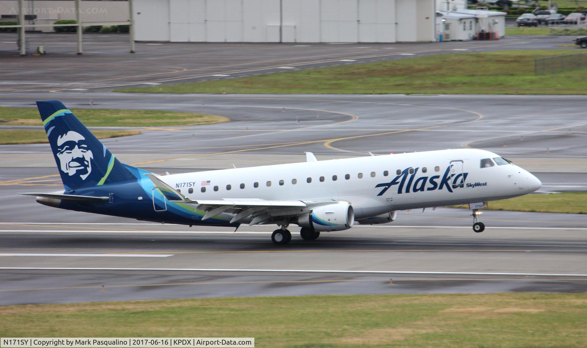 N171SY, 2015 Embraer 175LR (ERJ-170-200LR) C/N 17000485, ERJ 170-200 LR