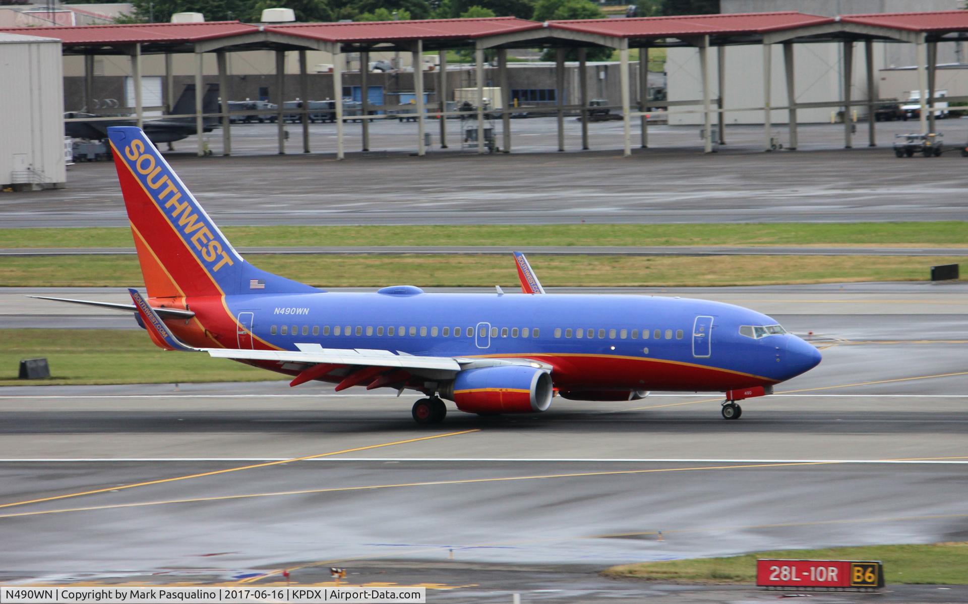 N490WN, 2004 Boeing 737-7H4 C/N 32476, Boeing 737-700