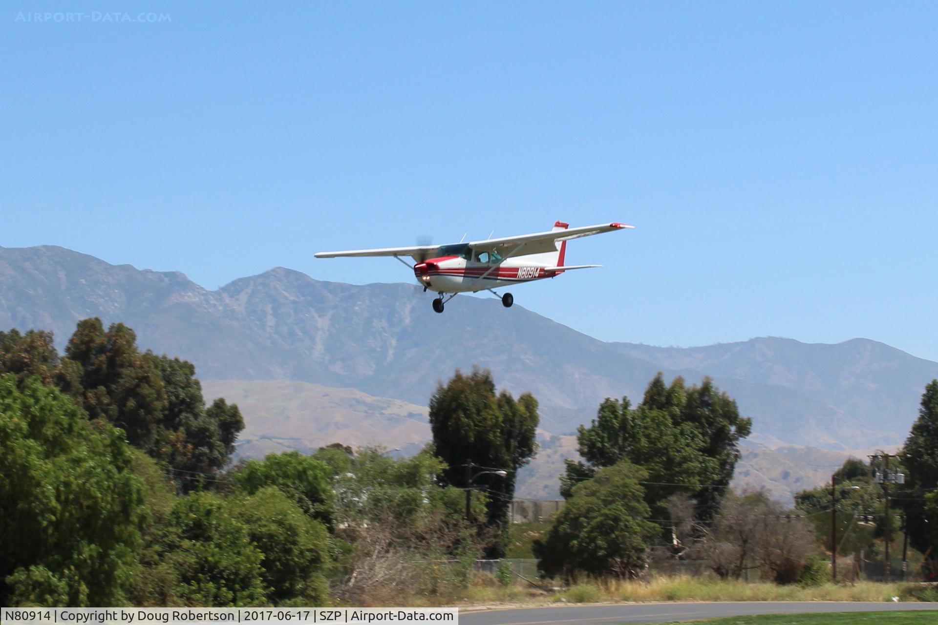 N80914, 1976 Cessna 172M C/N 17266799, 1976 Cessna 172M SKYHAWK, Lycoming O-320-E2D 150 Hp, on final Rwy 22