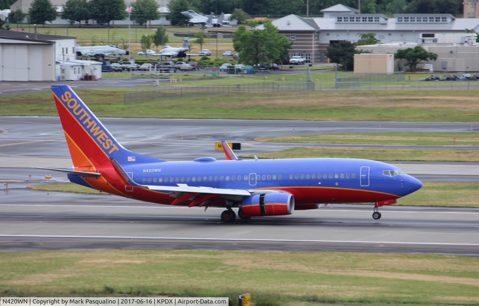 N420WN, 2001 Boeing 737-7H4 C/N 29825, Boeing 737-700