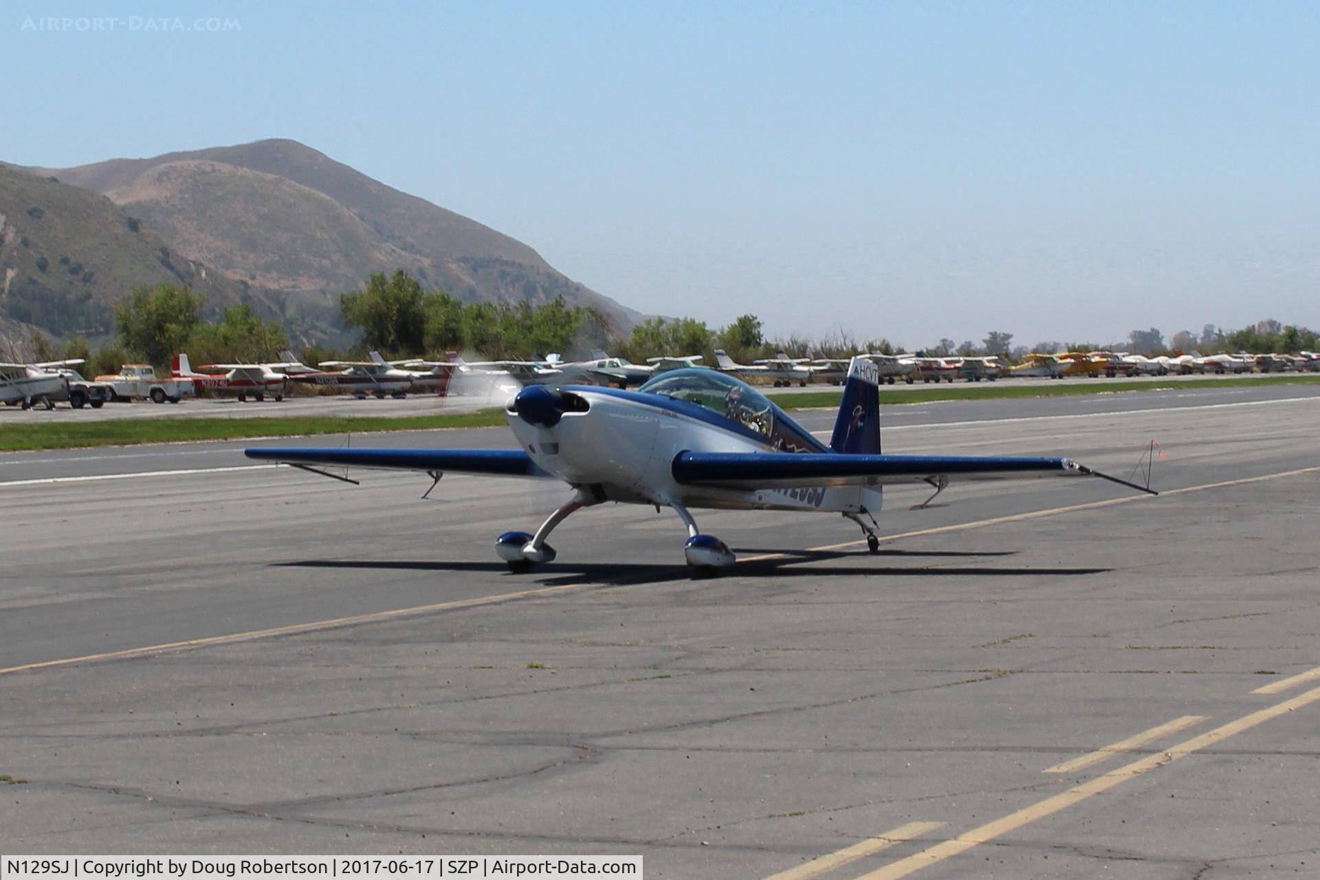 N129SJ, 2001 Extra EA-300L C/N 129, 2001 Extra Flugzeugbau Gmbh EA 300/L, Lycoming AEIO-540 300 Hp, low wing version, full inverted systems, fully aerobatic. Design by Walter Extra von Deutschland, taxi