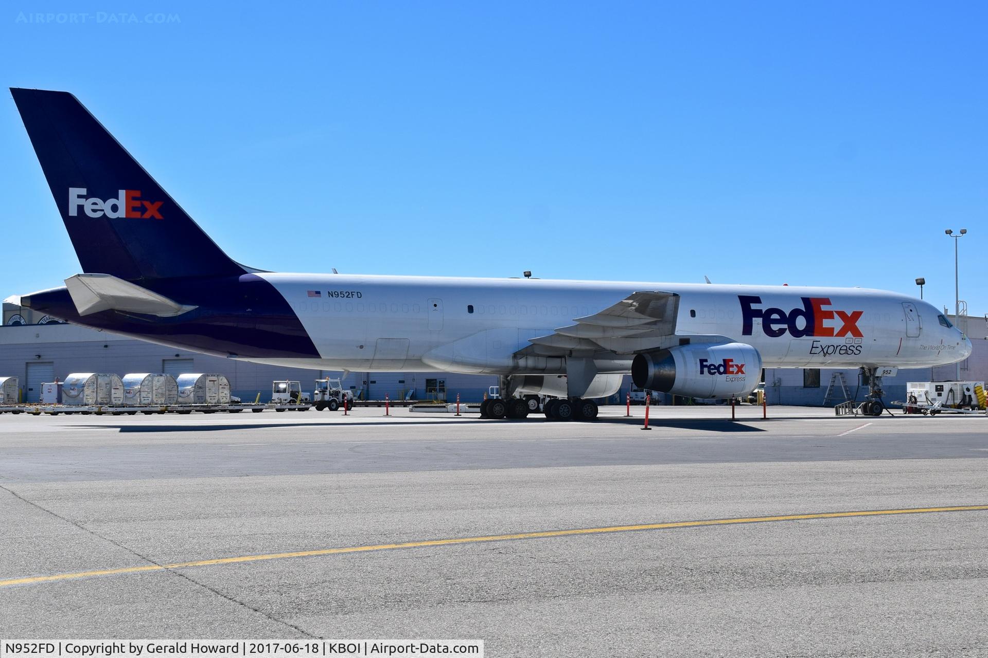 N952FD, 1997 Boeing 757-236 C/N 28666, Parked on the FedEx ramp.