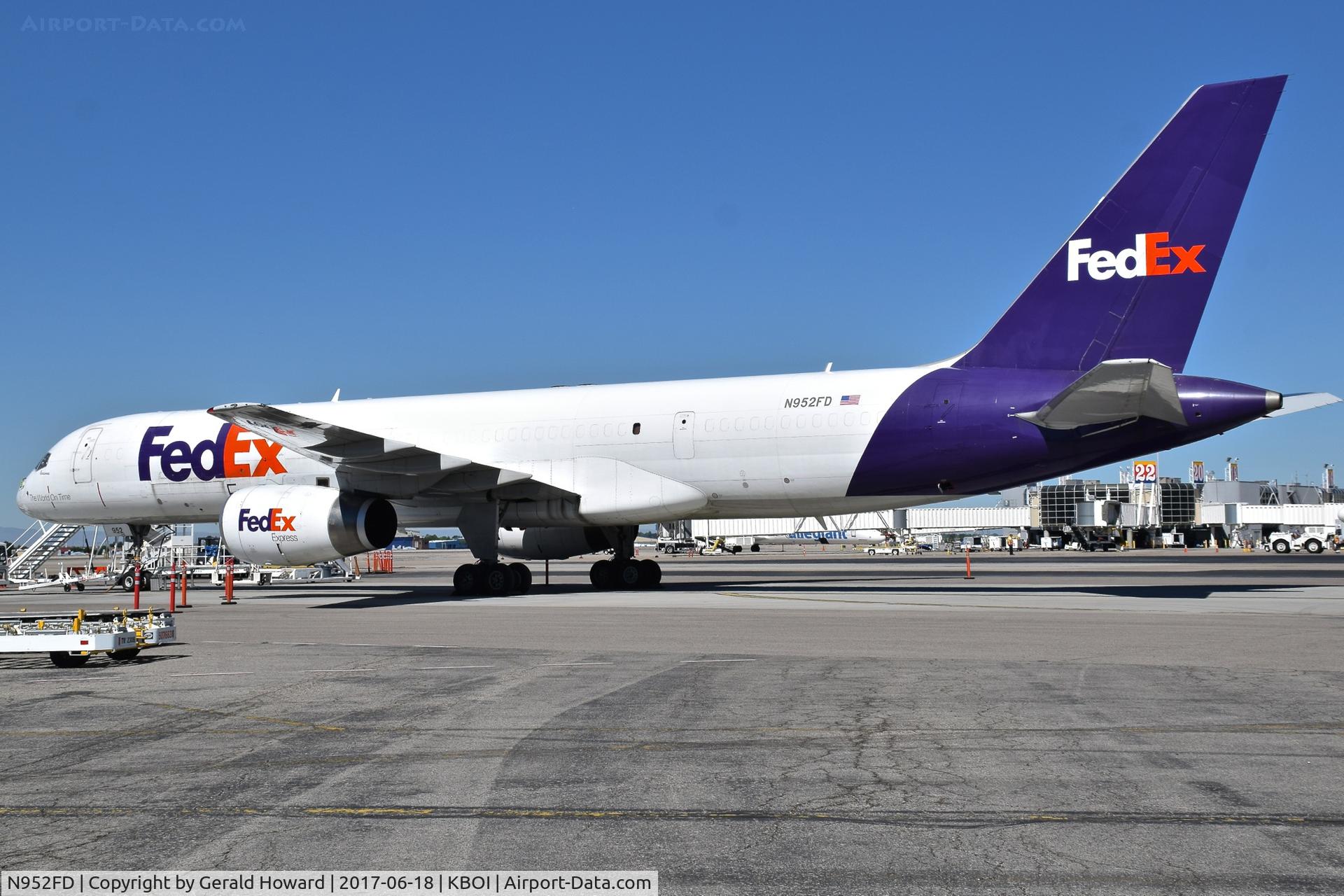 N952FD, 1997 Boeing 757-236 C/N 28666, Parked on the FedEx ramp.