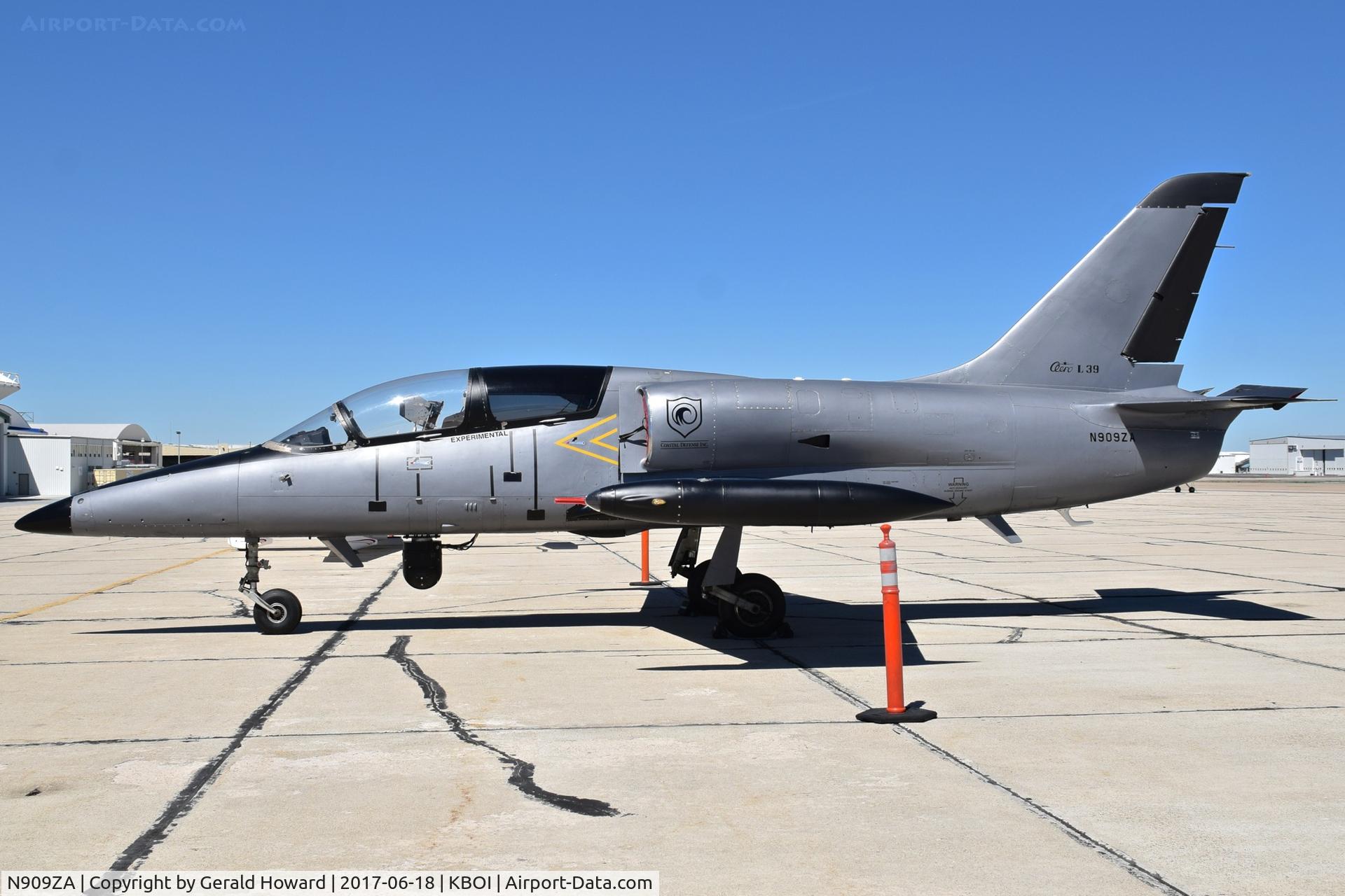 N909ZA, 1986 Aero L-39ZA Albatros C/N 633909, Parked on the south GA ramp.