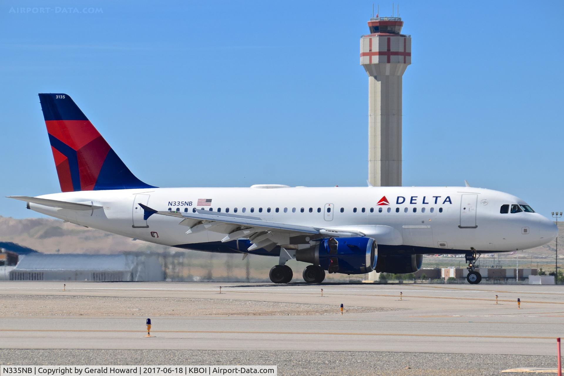 N335NB, 2002 Airbus A319-114 C/N 1662, Landing roll out on RWY 28R.