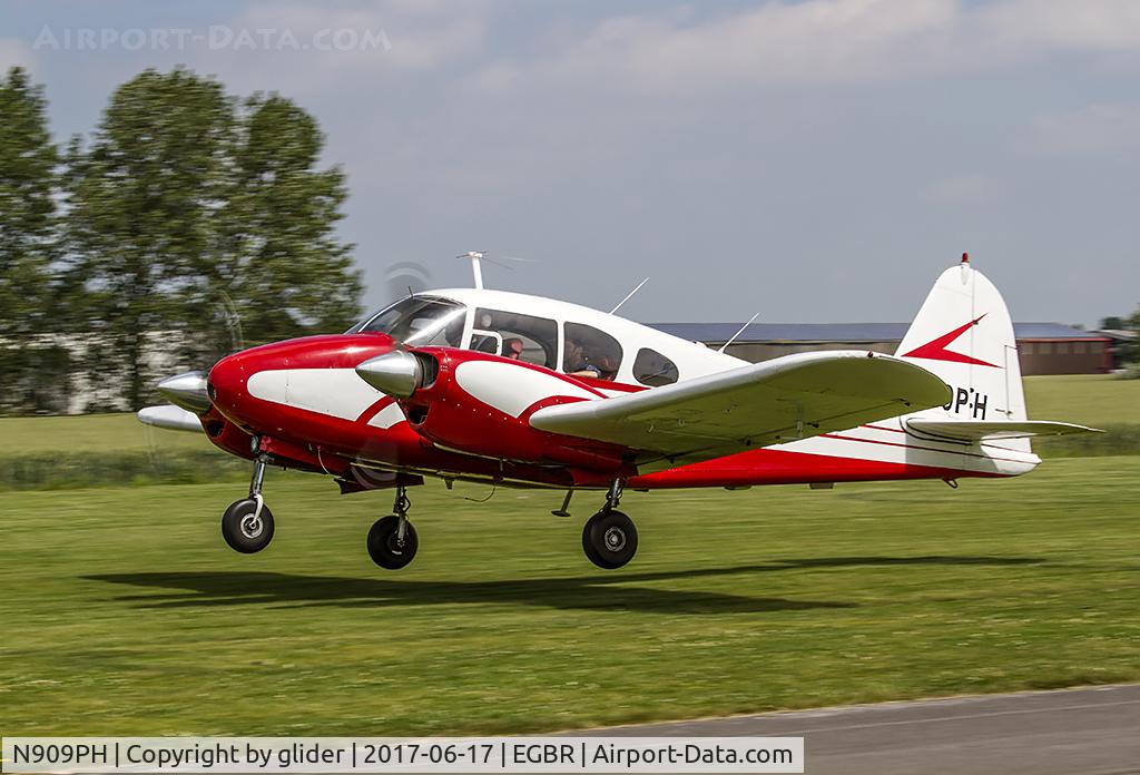 N909PH, Piper PA-23-160 Apache C/N 23-1800, another of my favourites