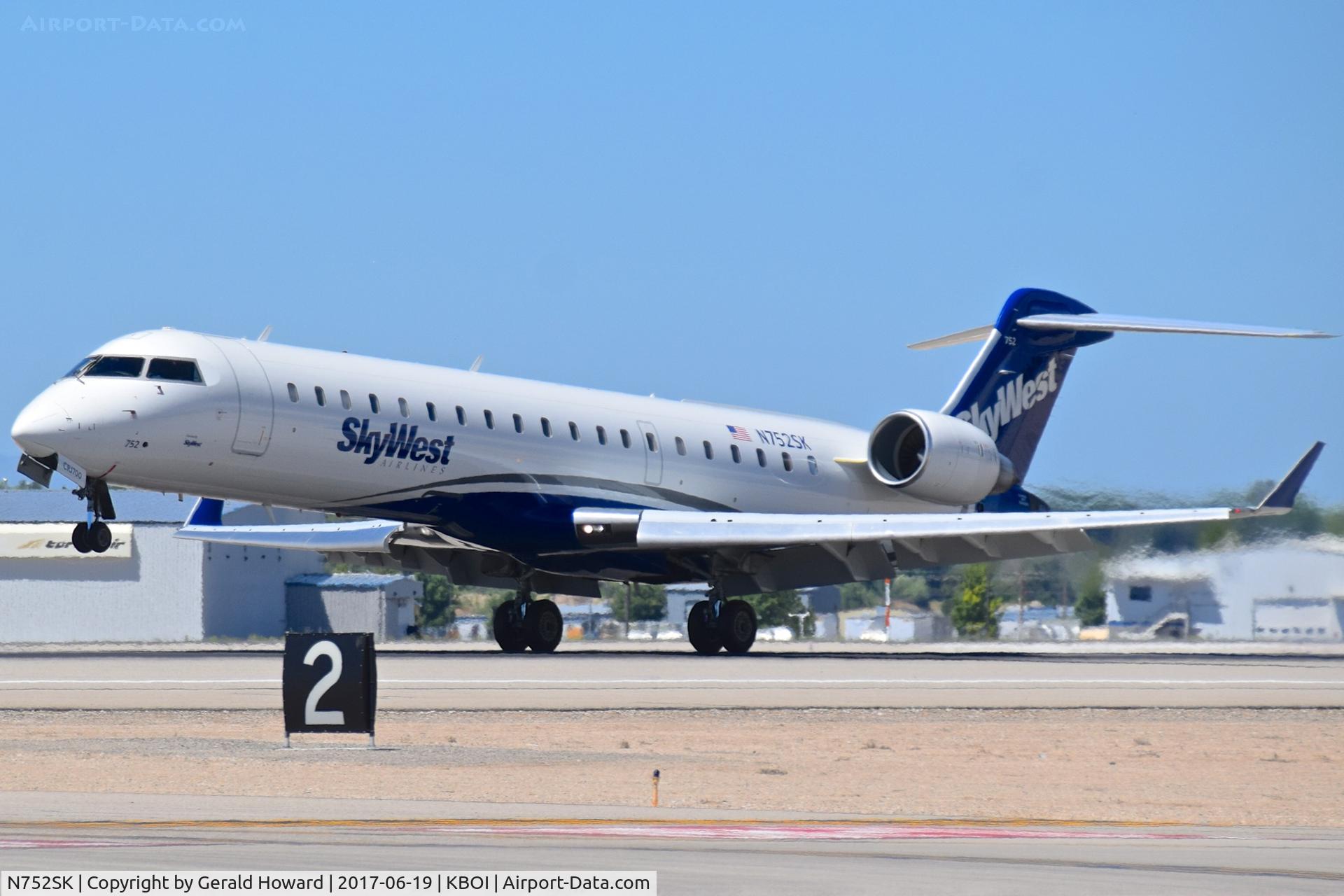 N752SK, 2005 Bombardier CRJ-701ER (CL-600-2C10) Regional Jet C/N 10209, Touch down on RWY 10L.