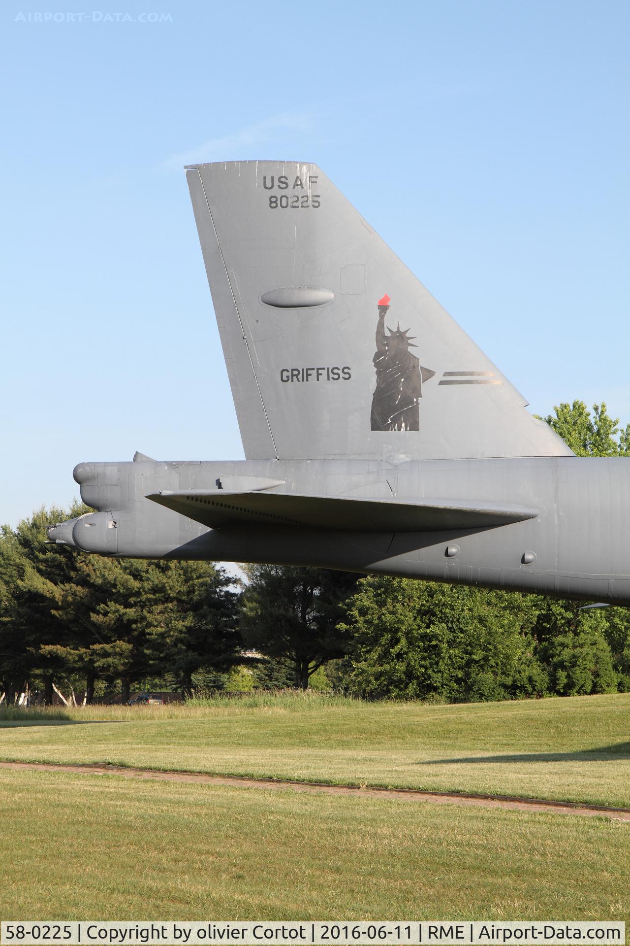 58-0225, 1958 Boeing B-52G Stratofortress C/N 464293, the tail
